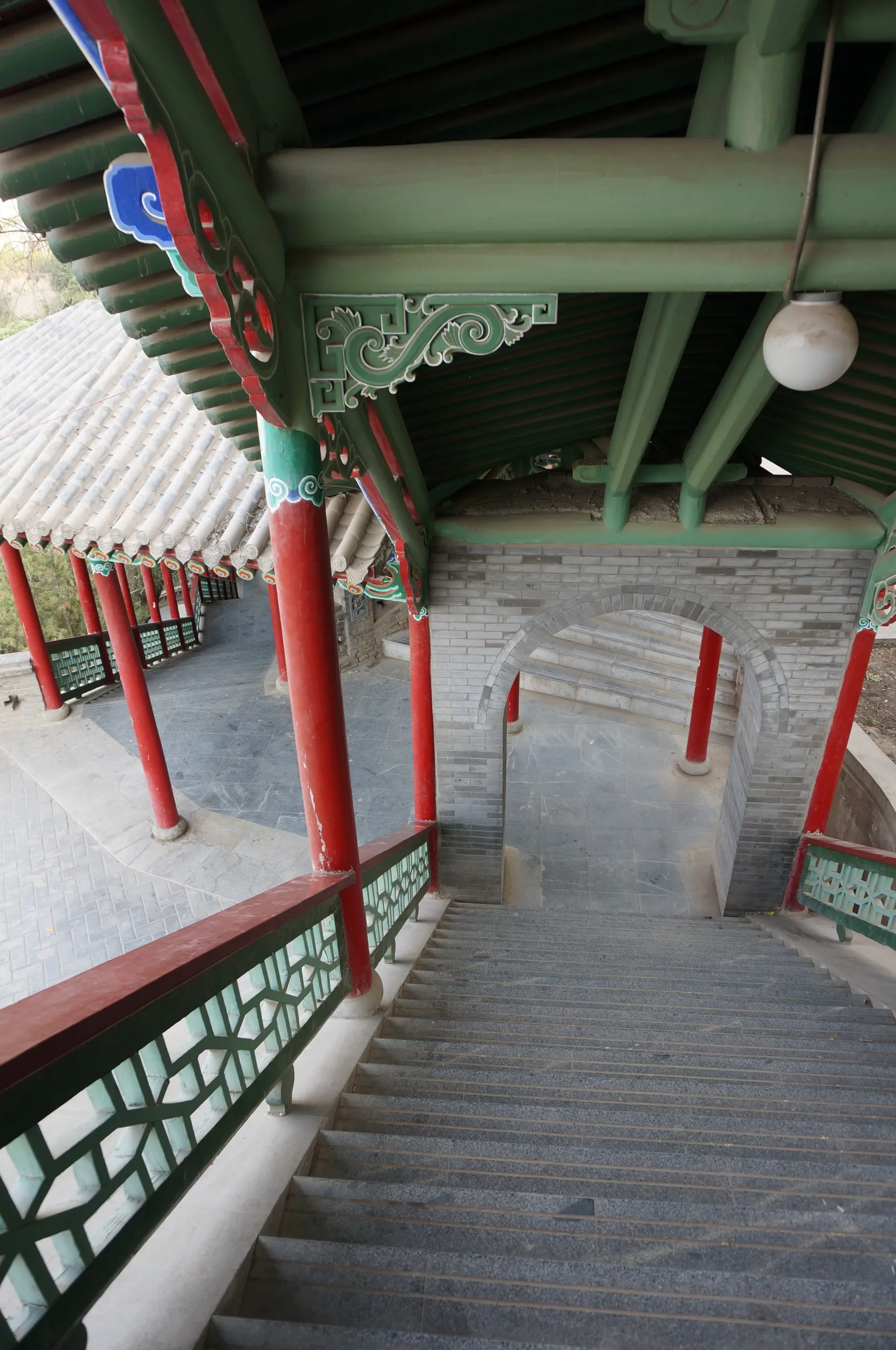 マニ寺の回廊と階段
