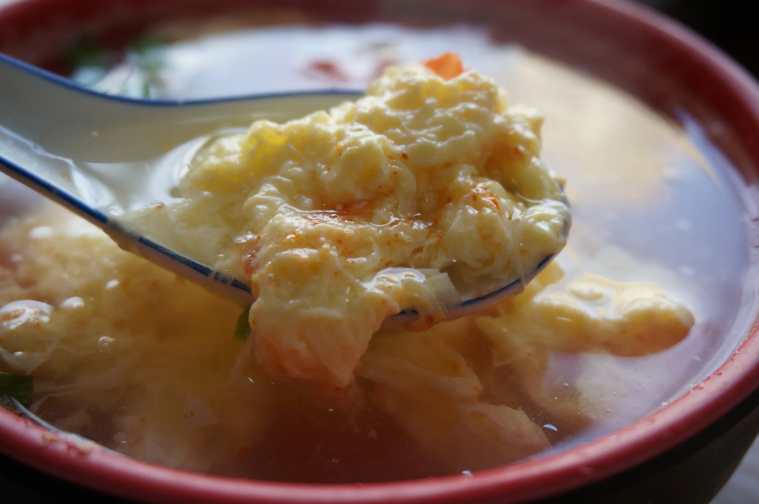 あっさり味の卵とトマトスープ