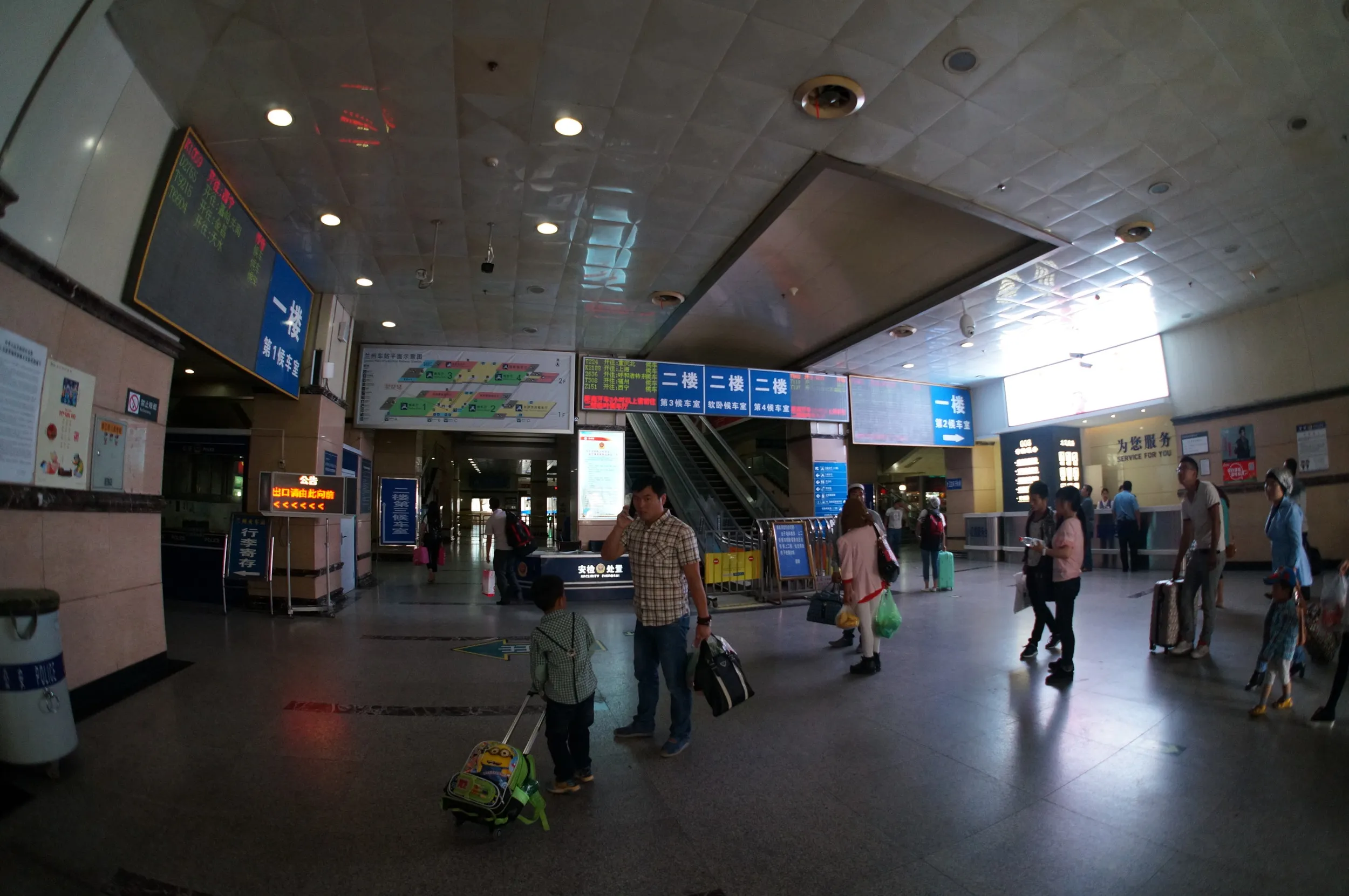 蘭州駅の構内