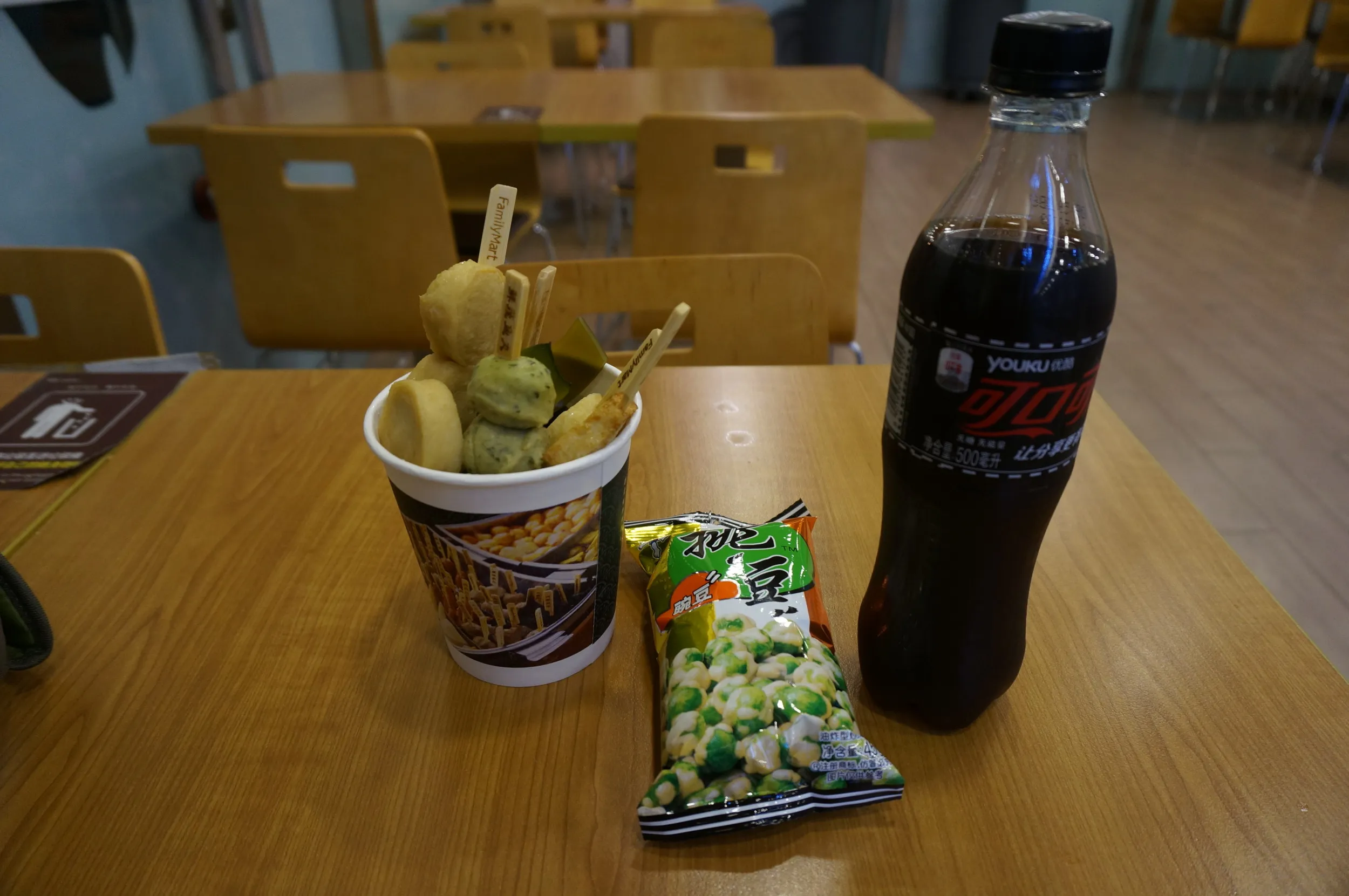 ファミリーマートでおでんとグリーンピース、コカ・コーラゼロを夜食に食すw