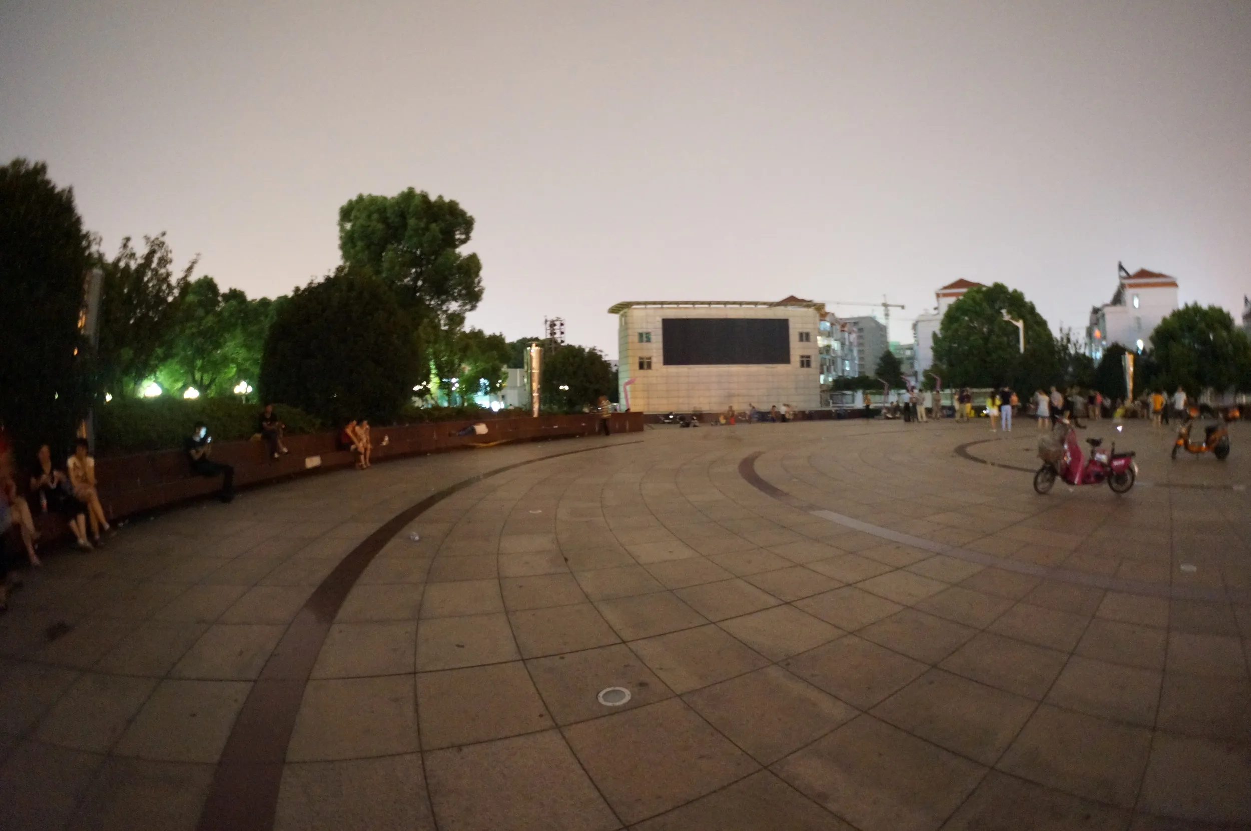 七宝駅付近の広場
