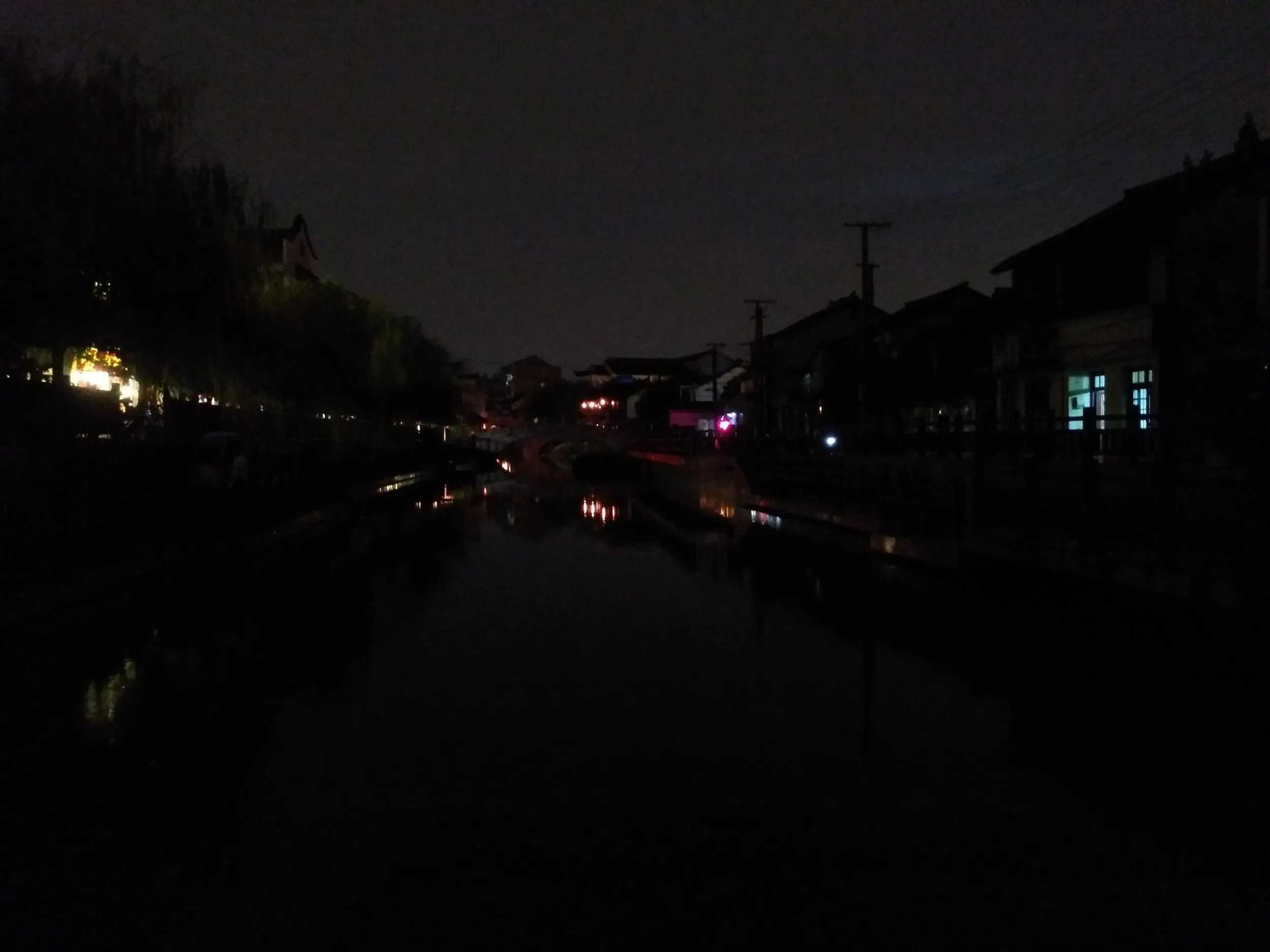 夜の運河