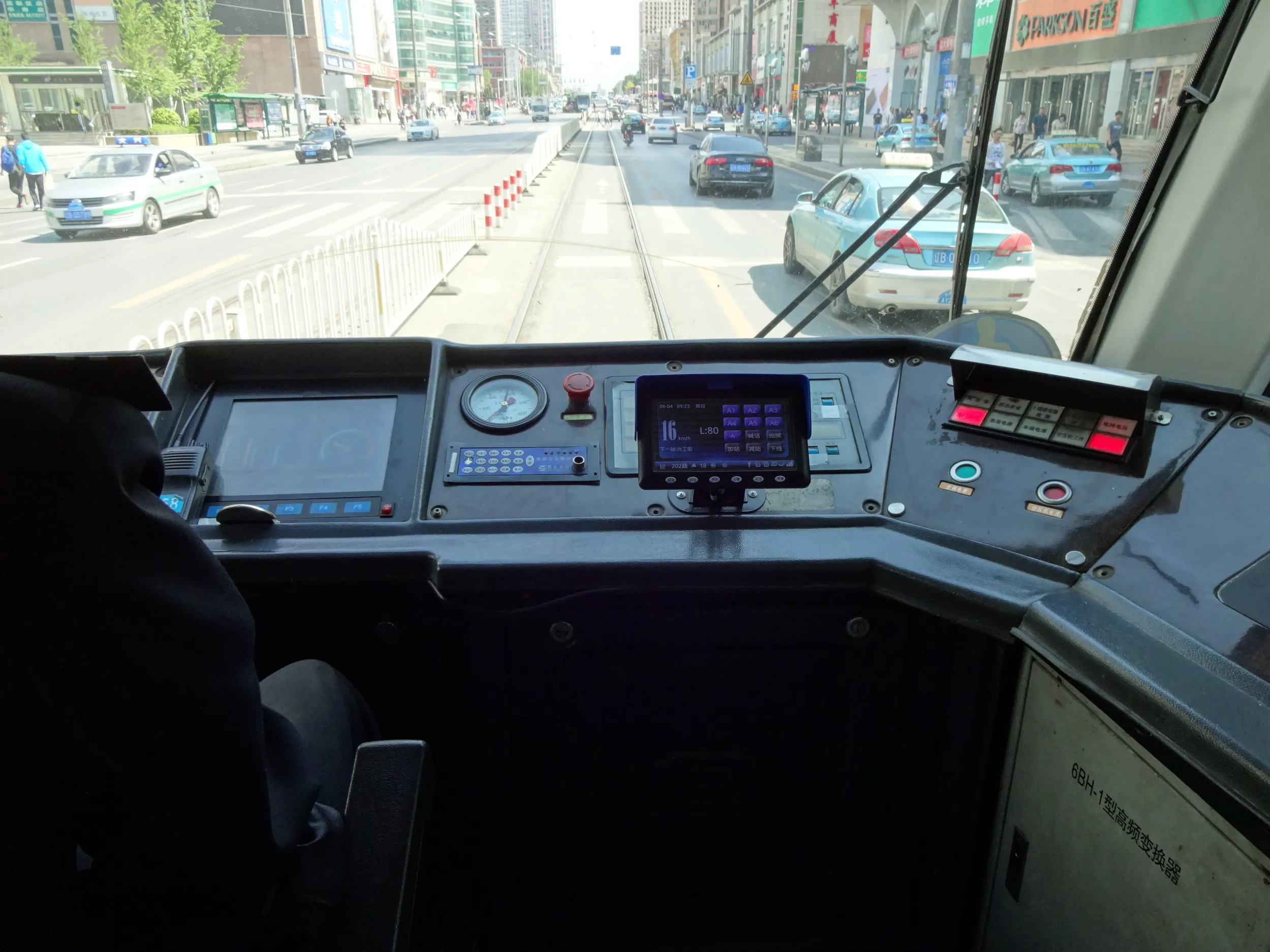 202路の運転席