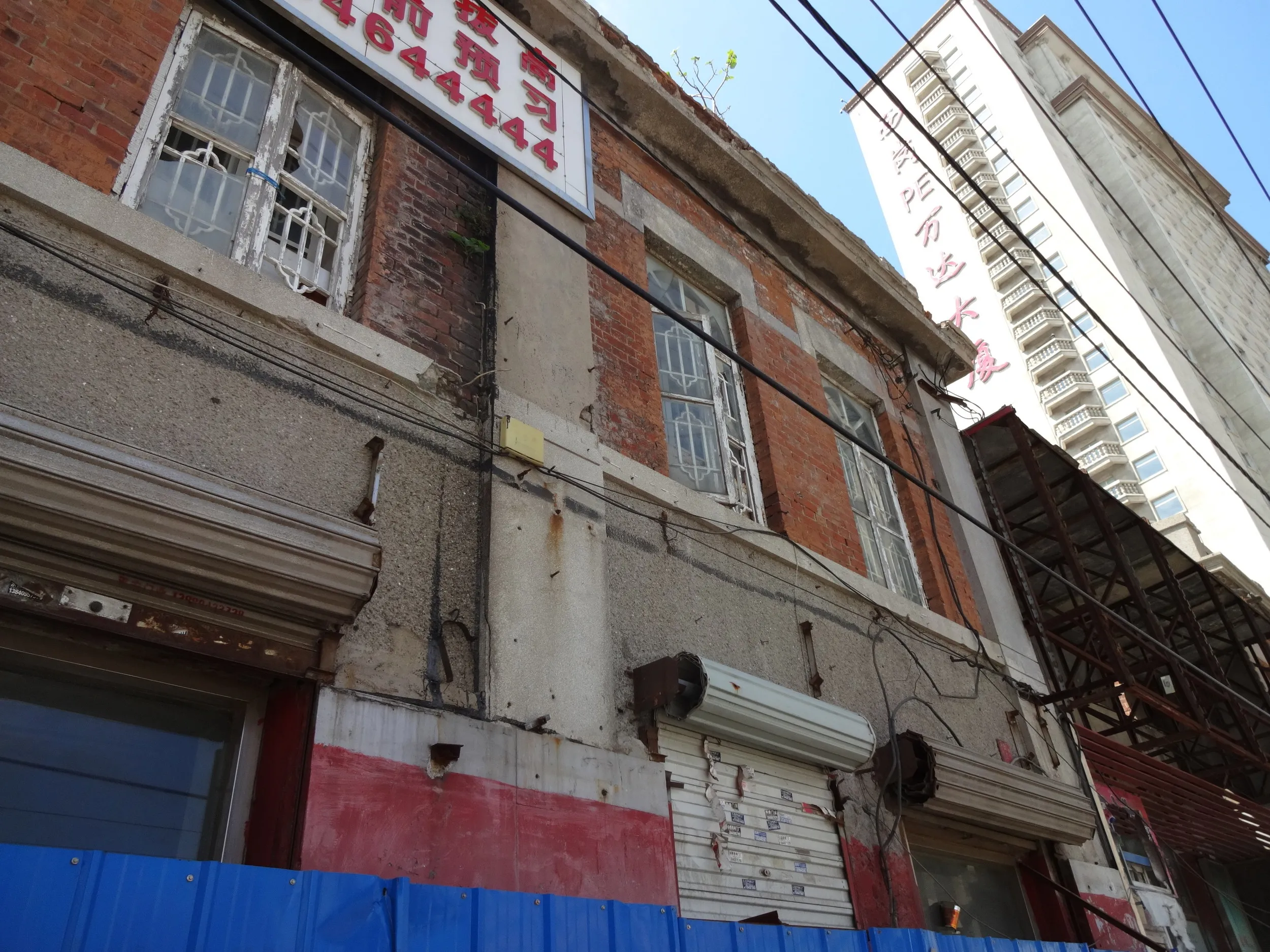 市場街の廃墟