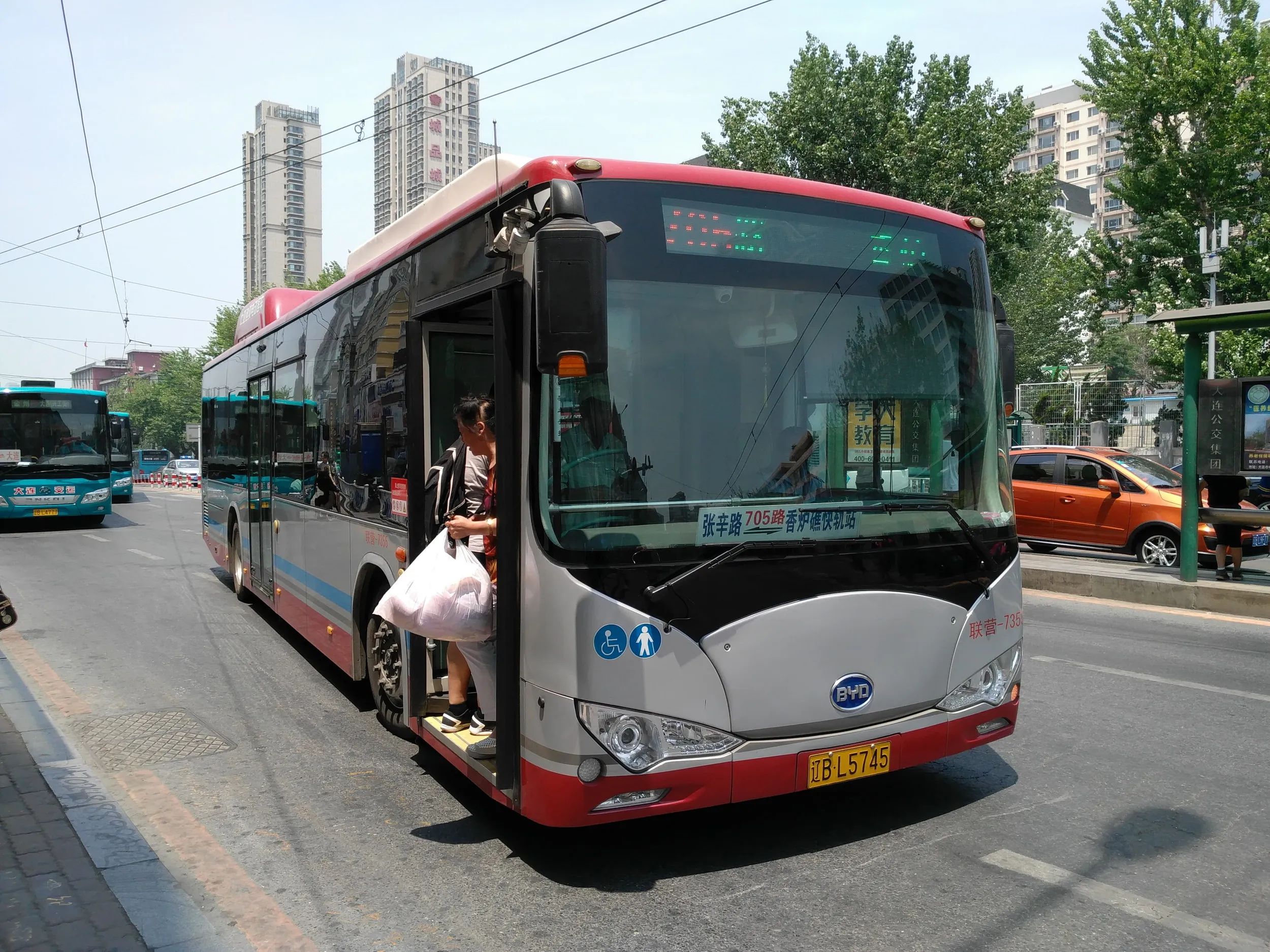 705路の電動バス