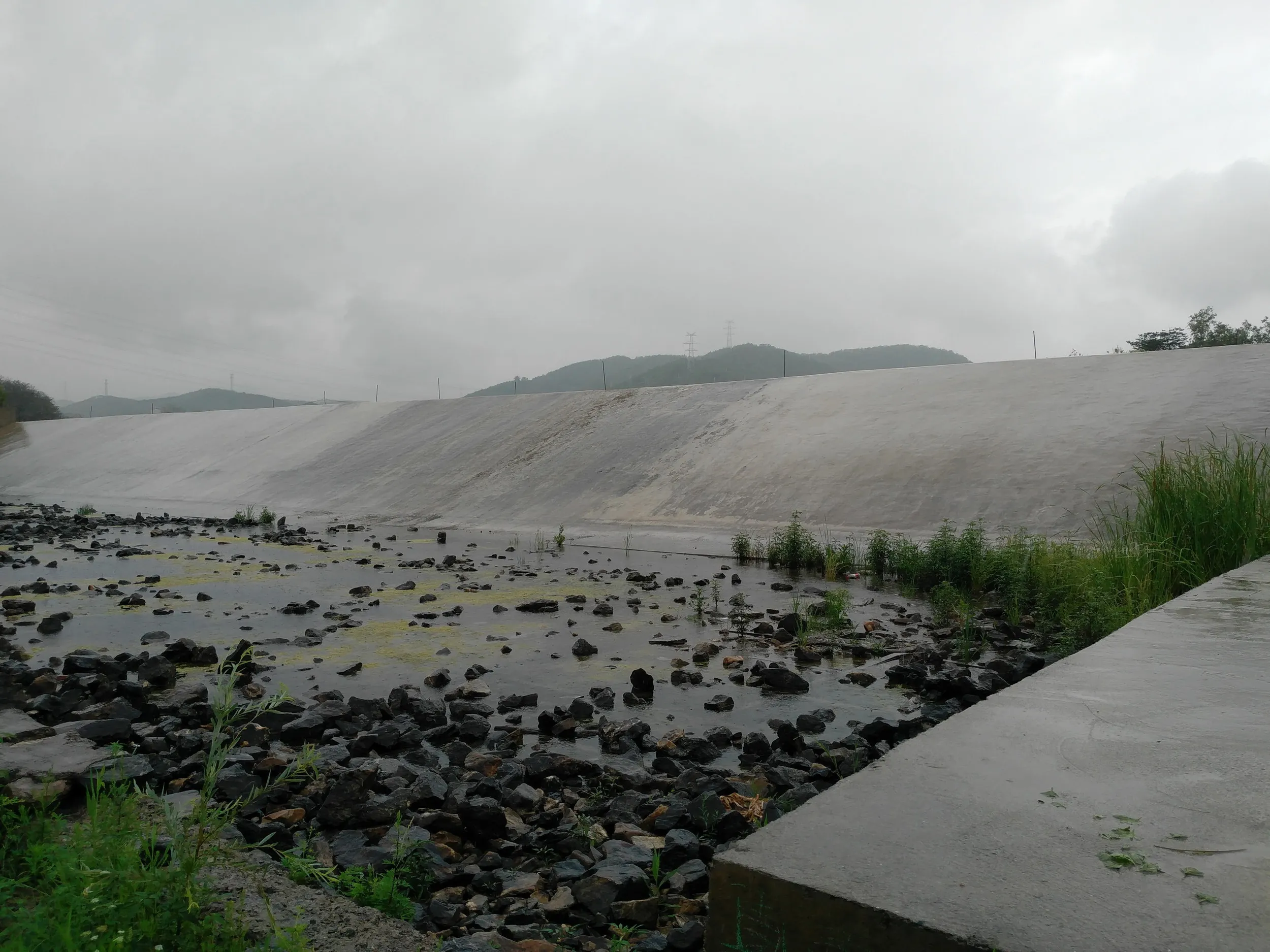 堰堤付近の風景