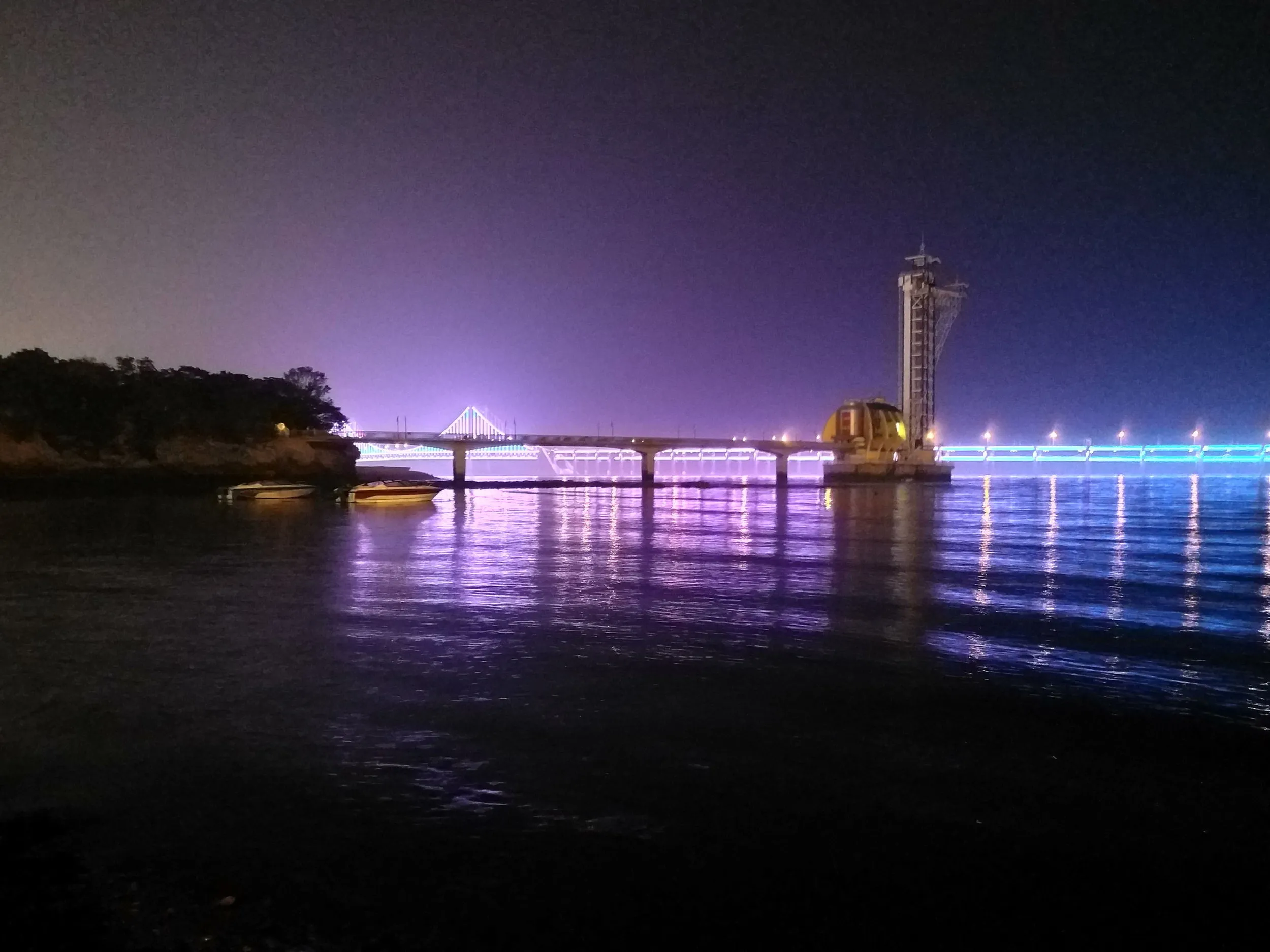星海湾大橋の夜景