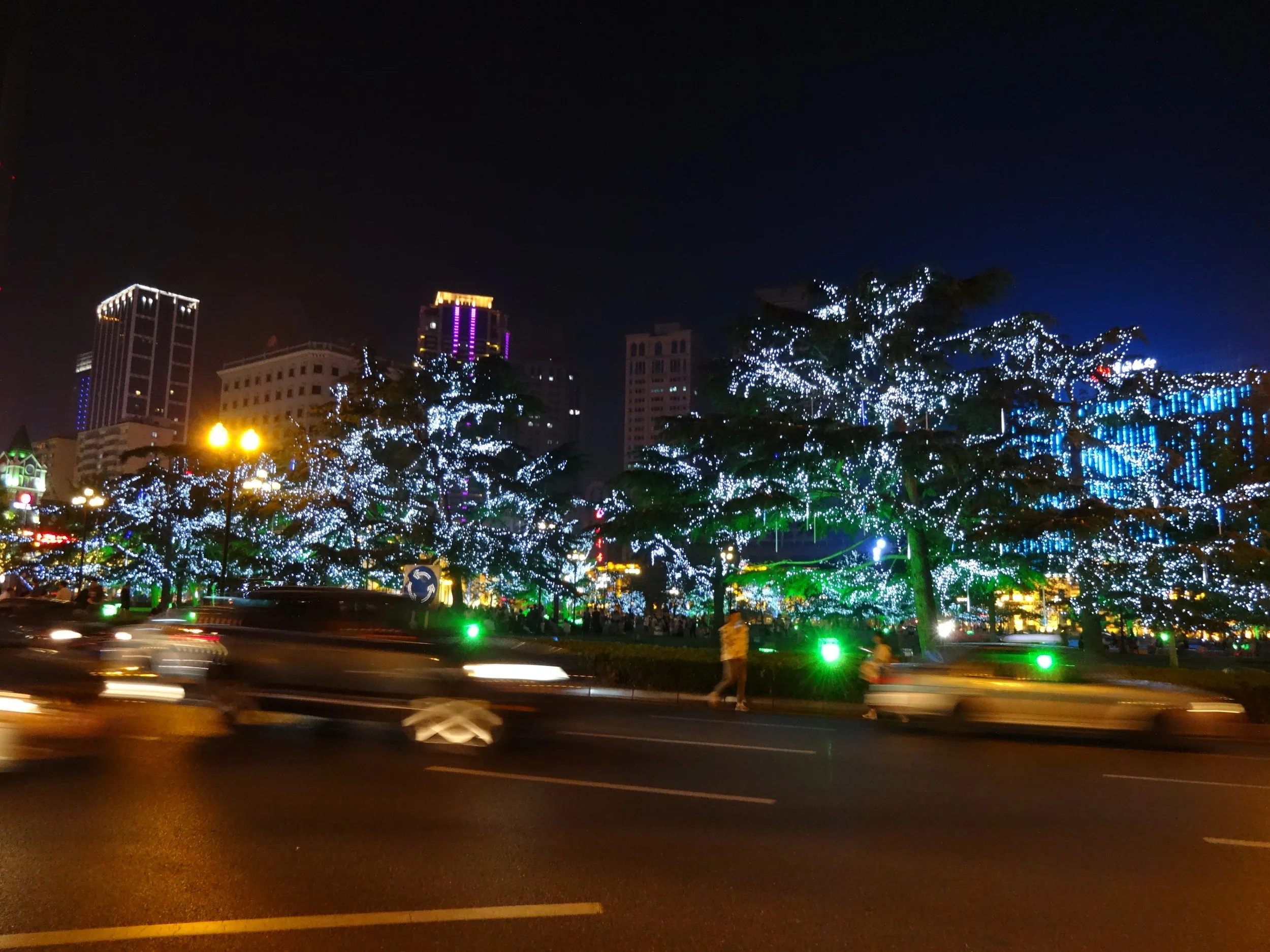夜の中山広場