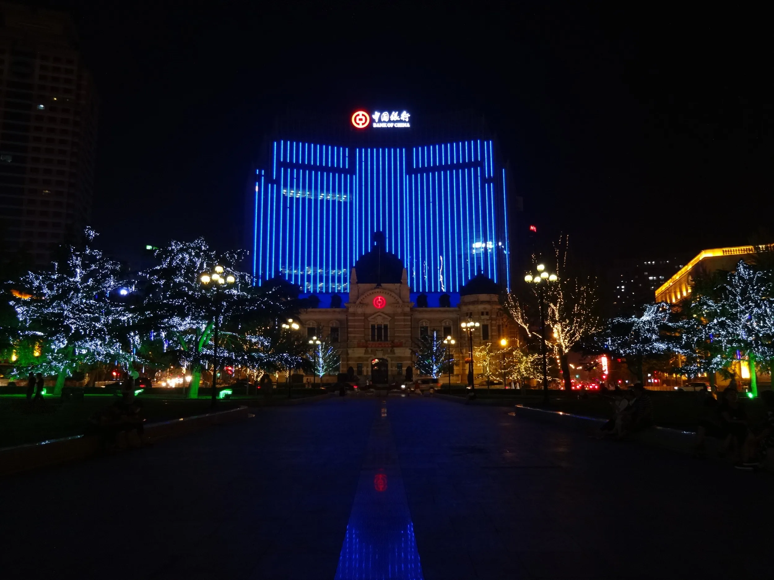夜の中山広場