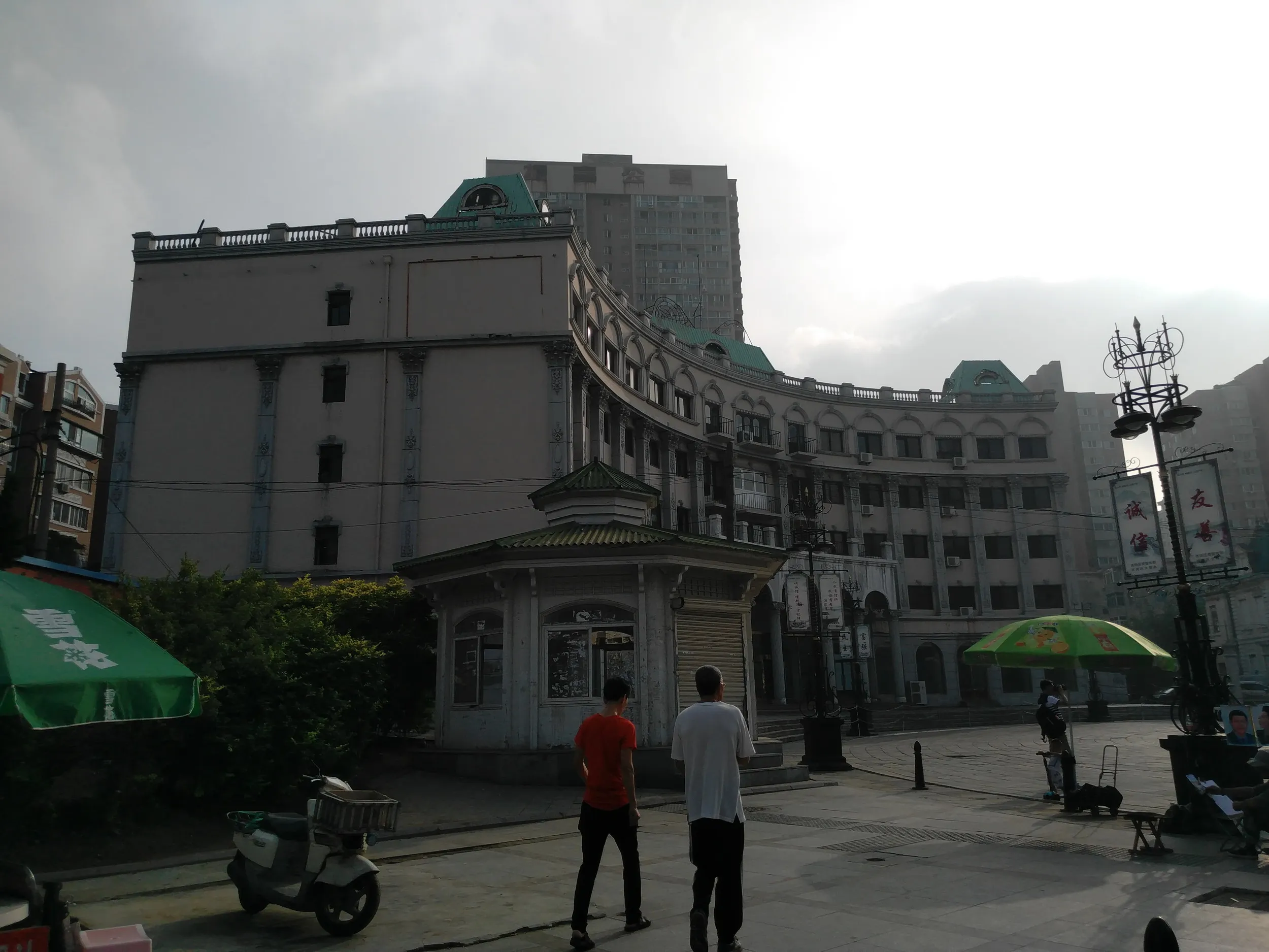 市庁舎前の広場