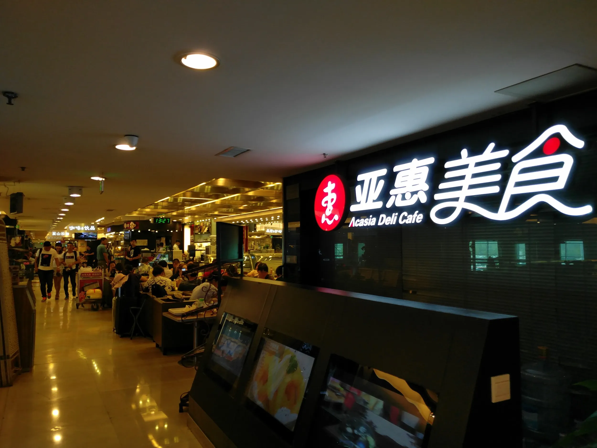 空港内のレストラン