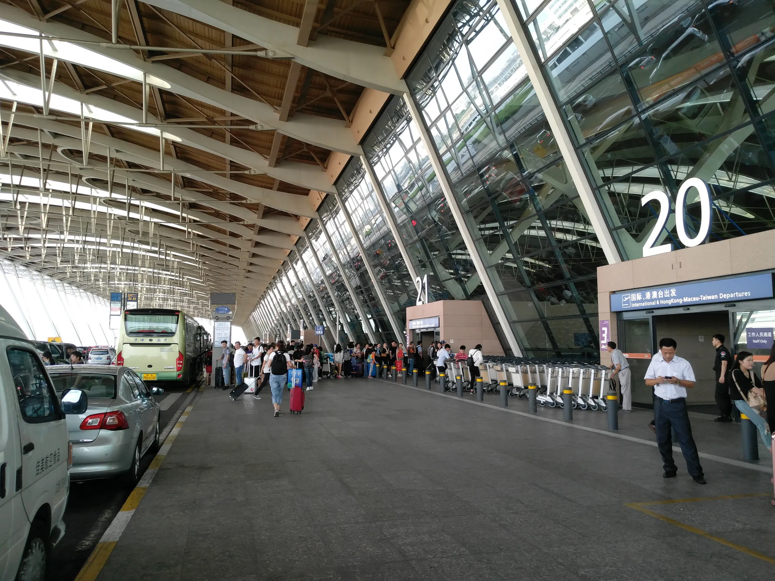 上海浦東国際空港へ