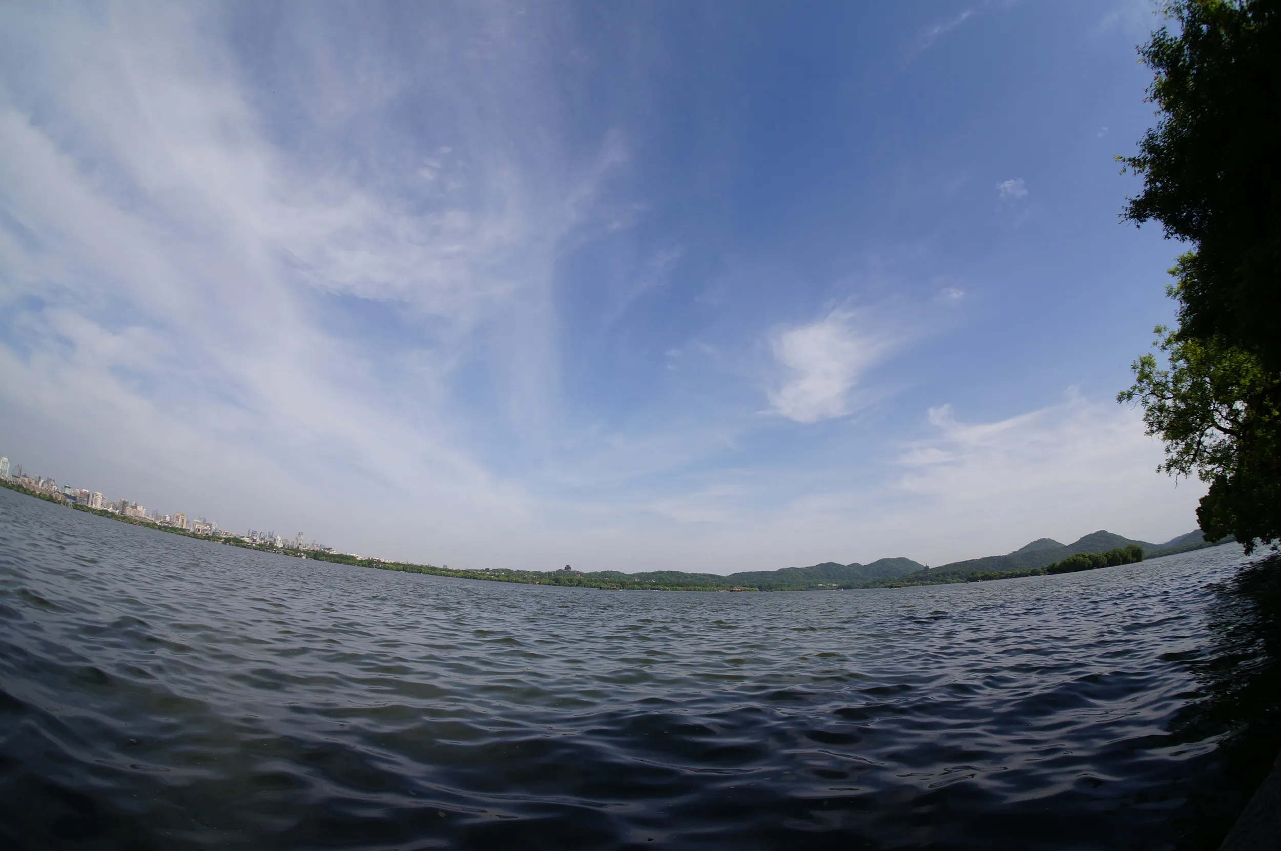 平湖秋月の風景
