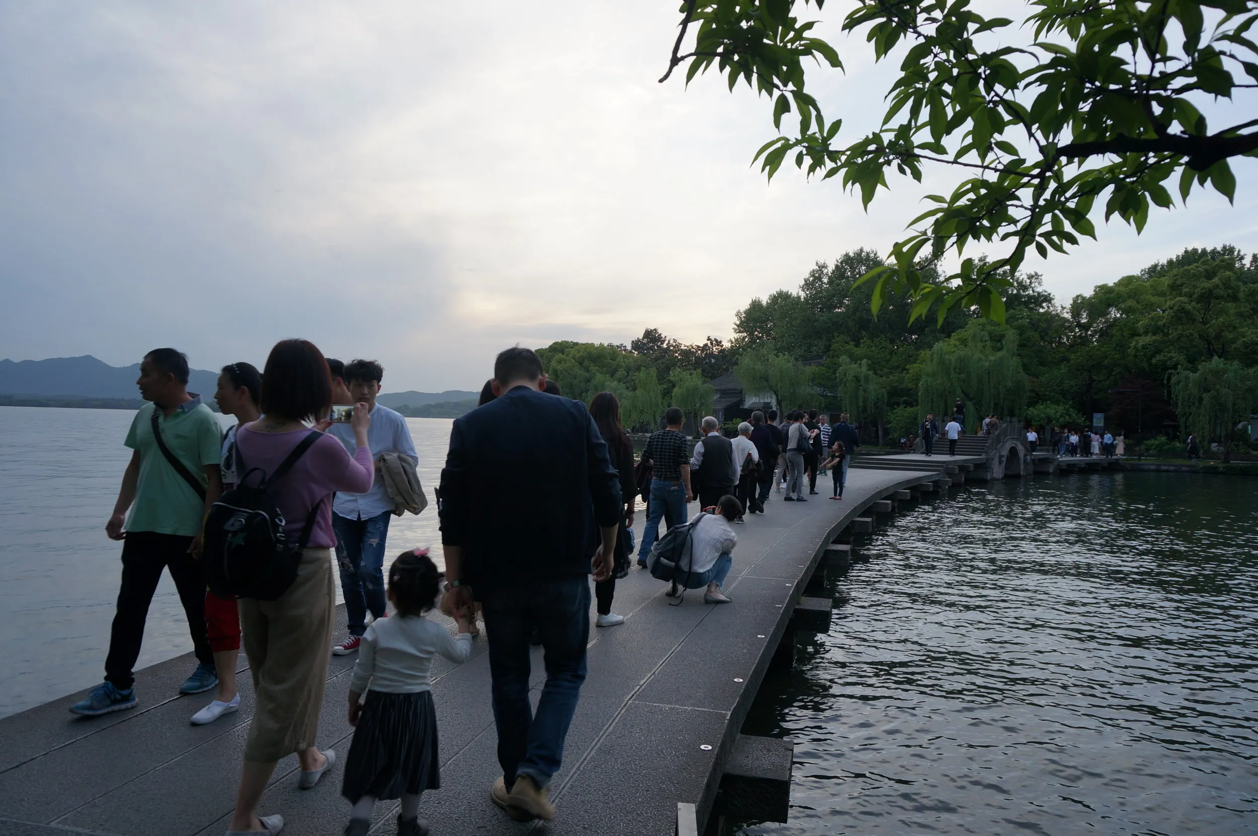 夕焼けの西湖