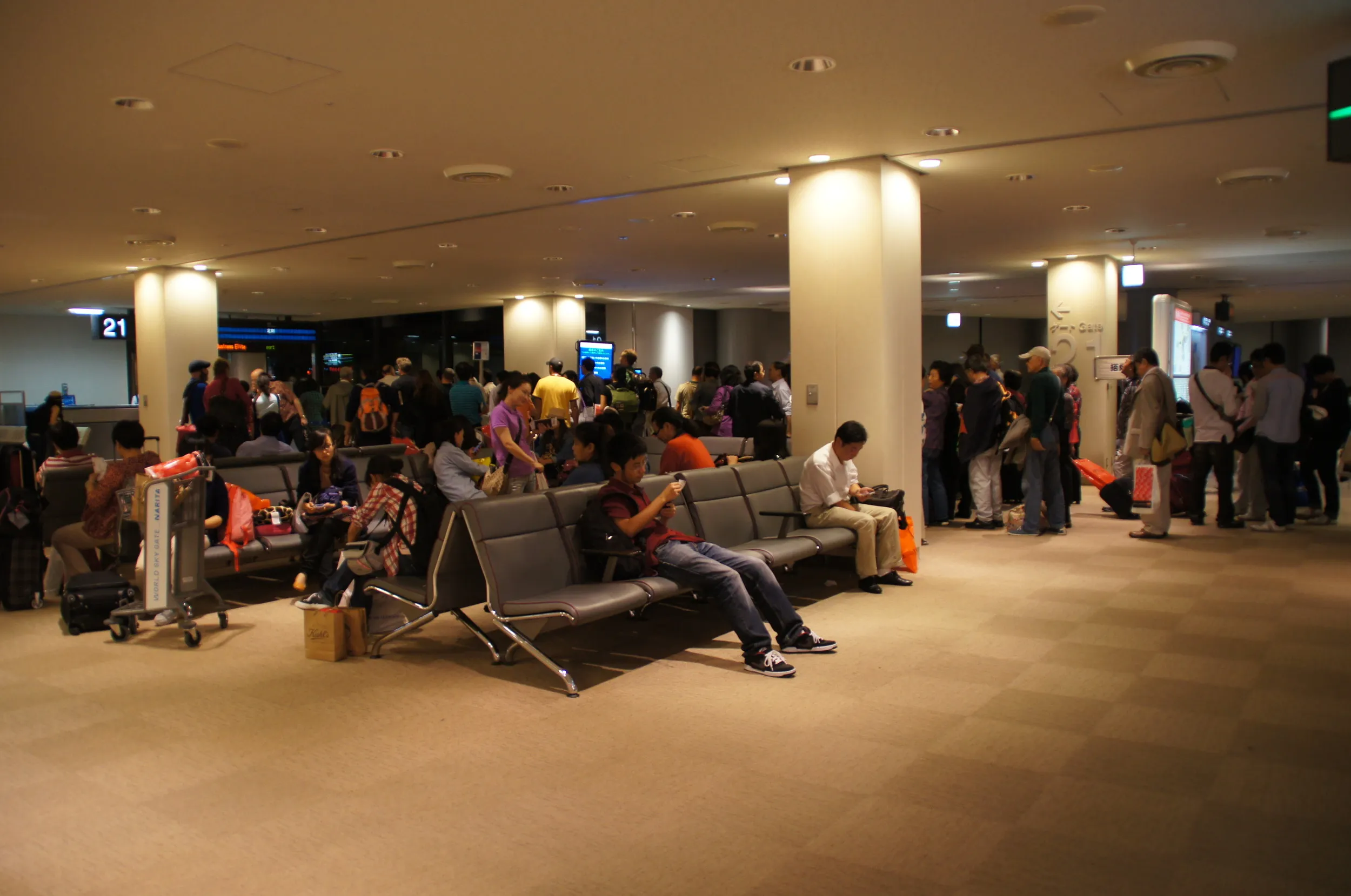 成田空港内