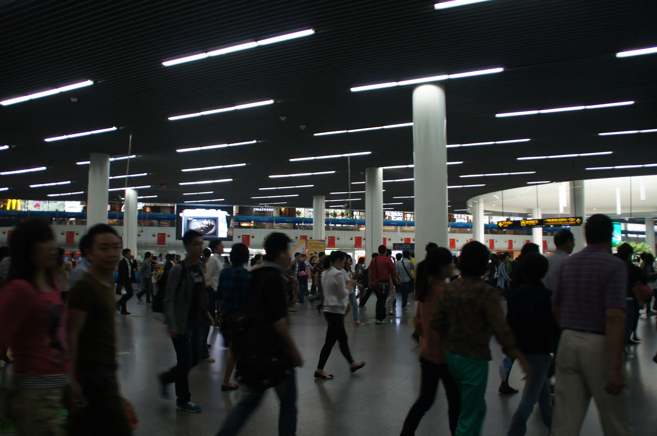 人民広場駅の構内