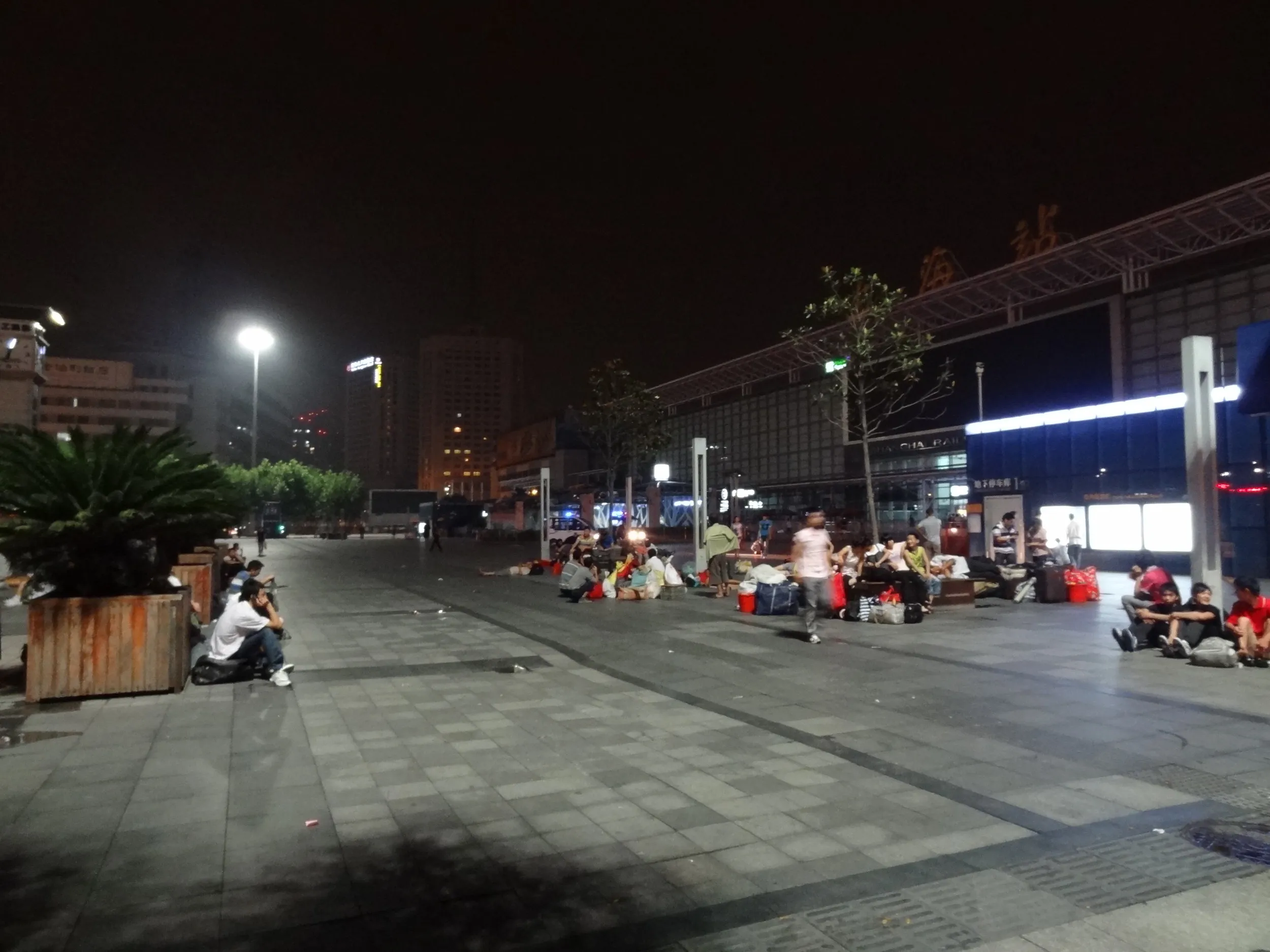 上海駅前の風景