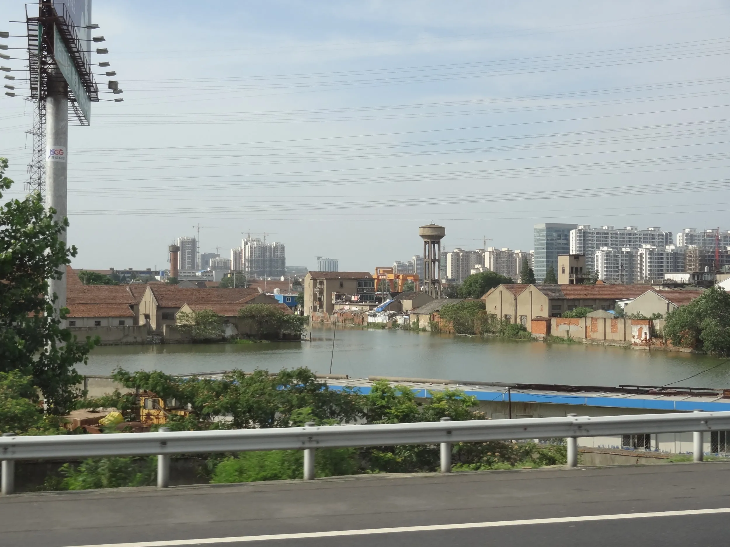 長距離バスの車窓風景
