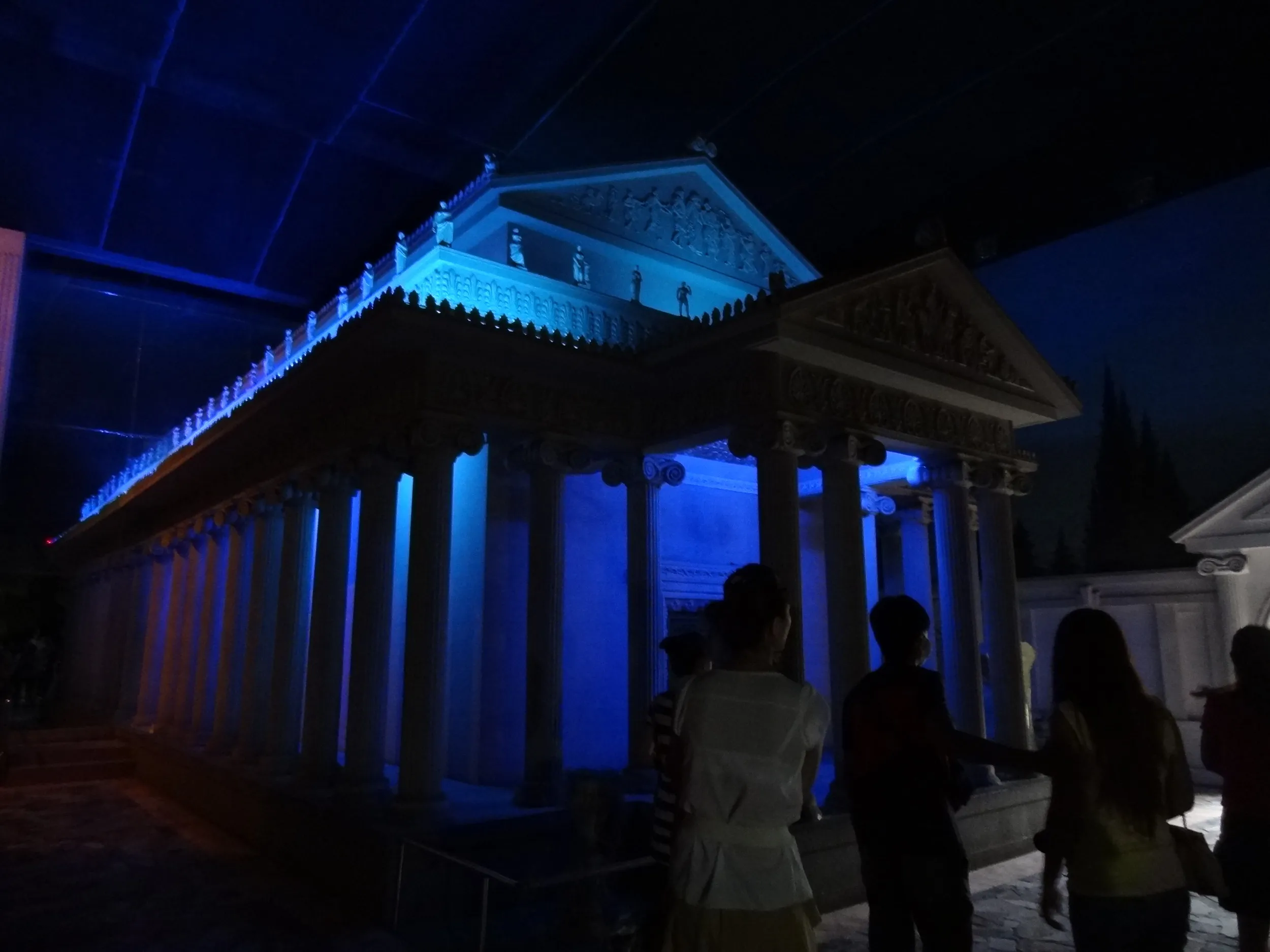 ギリシャ神殿の展示