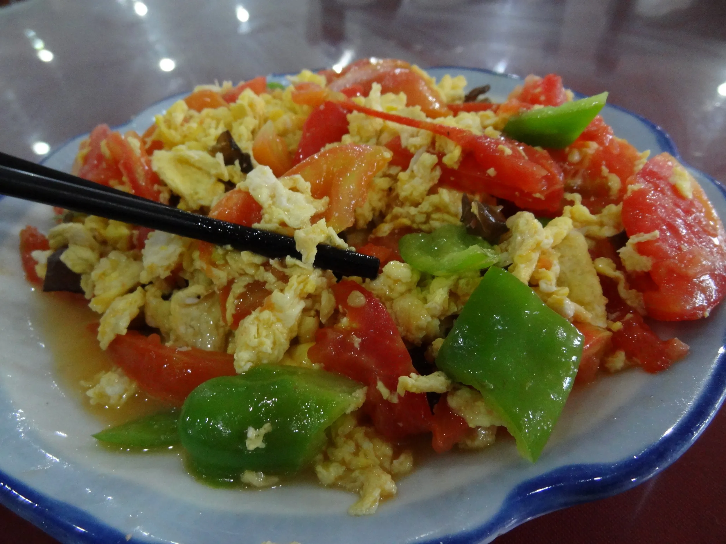 昼食のトマトと卵炒め