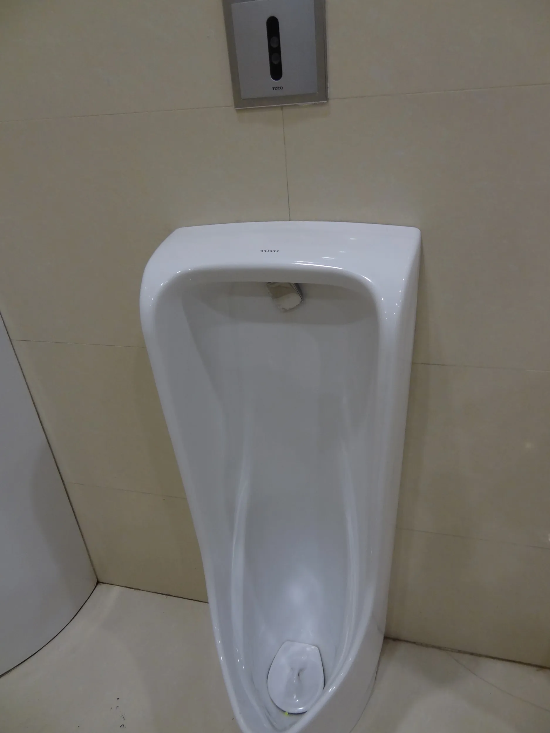 TOTO製の小便器