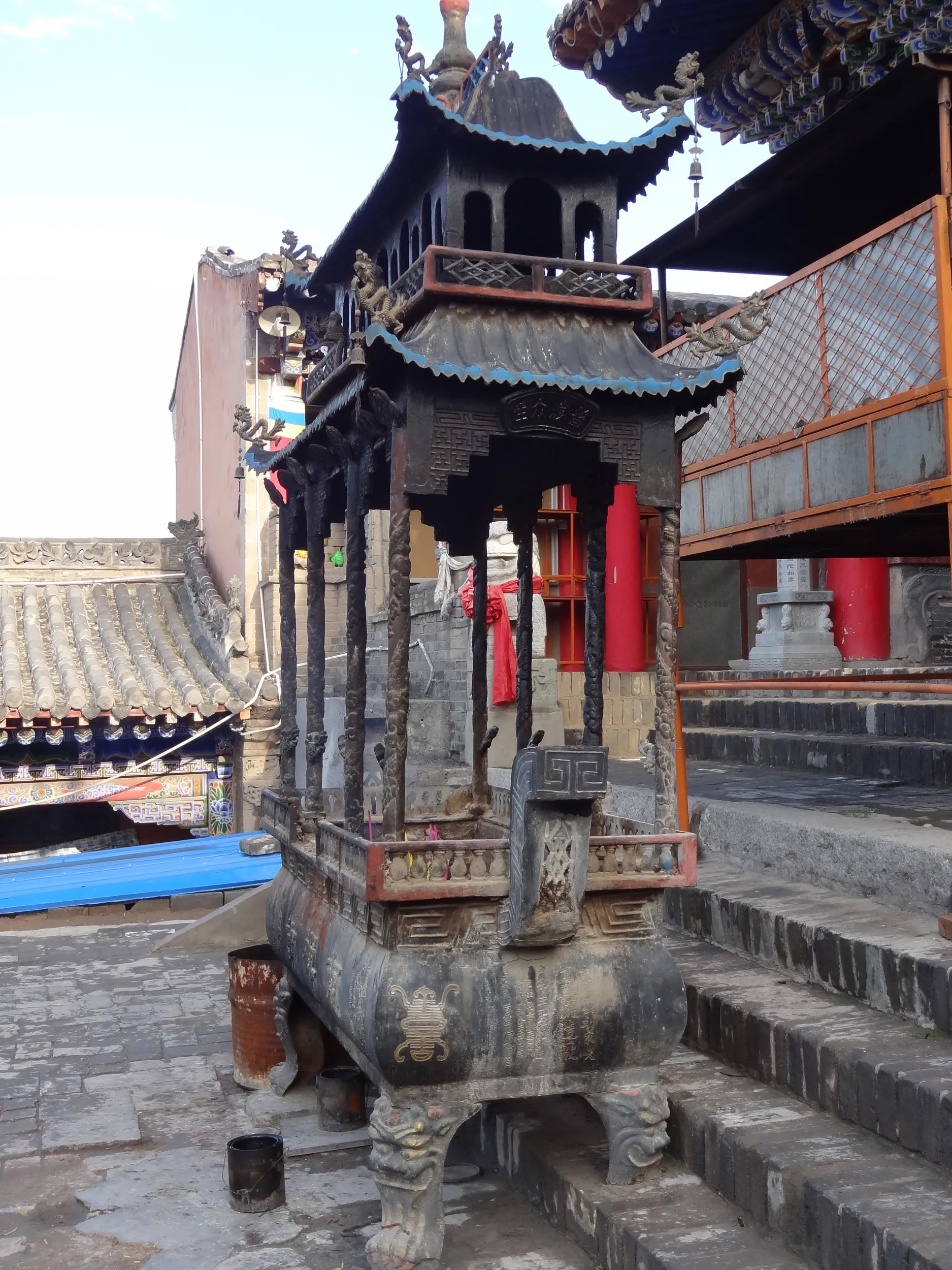 南禅寺のお香台横から