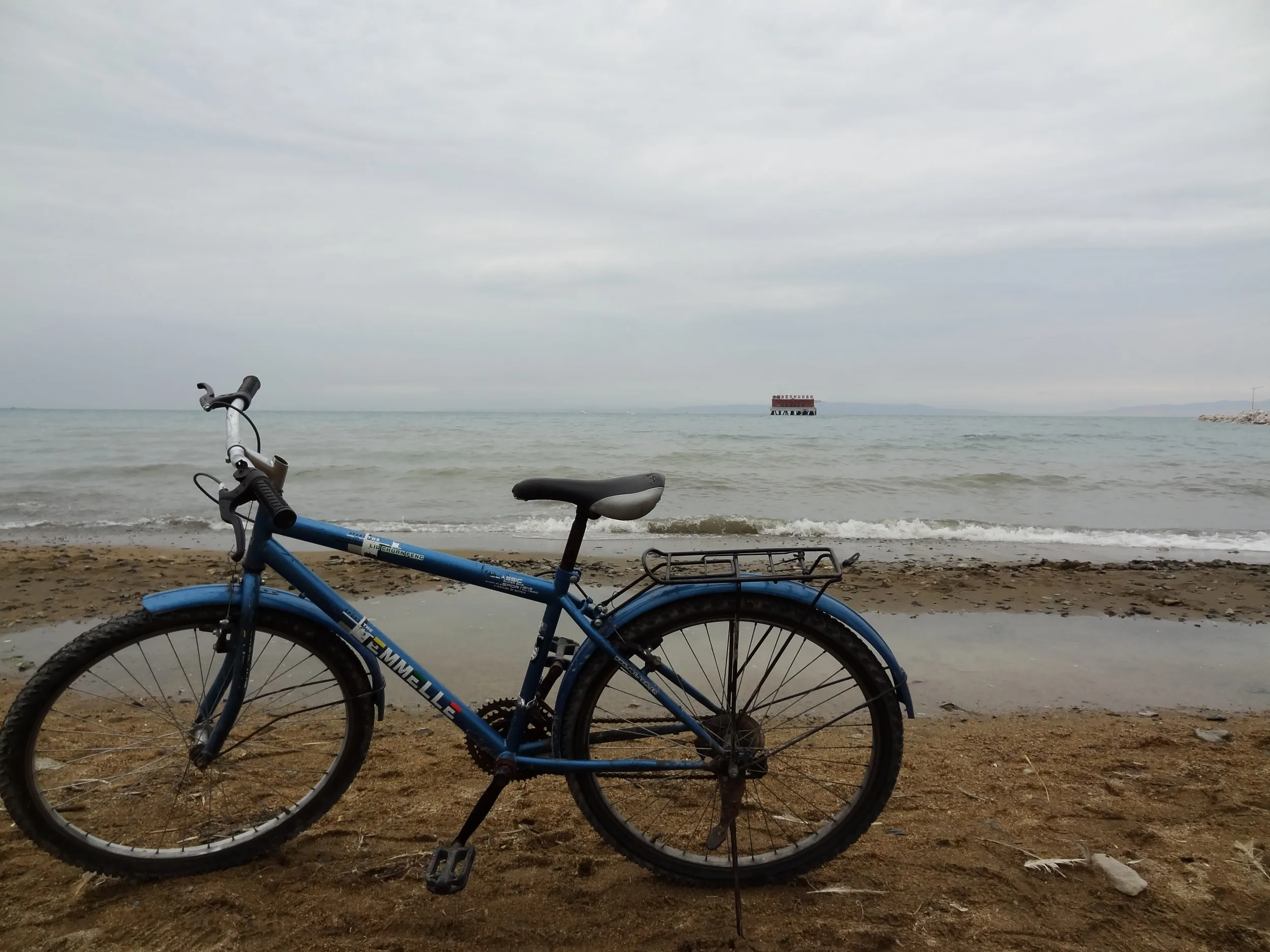 砂浜と自転車