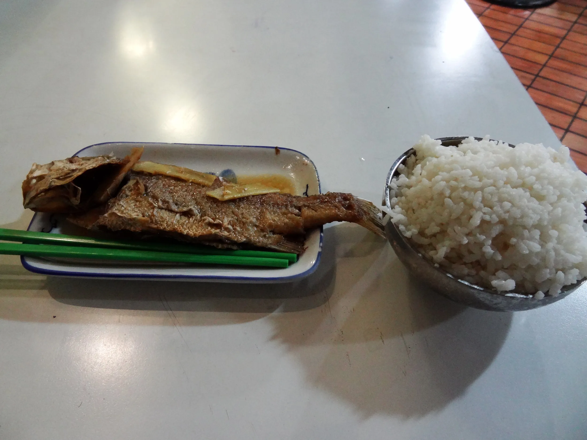 激マズだった魚とご飯