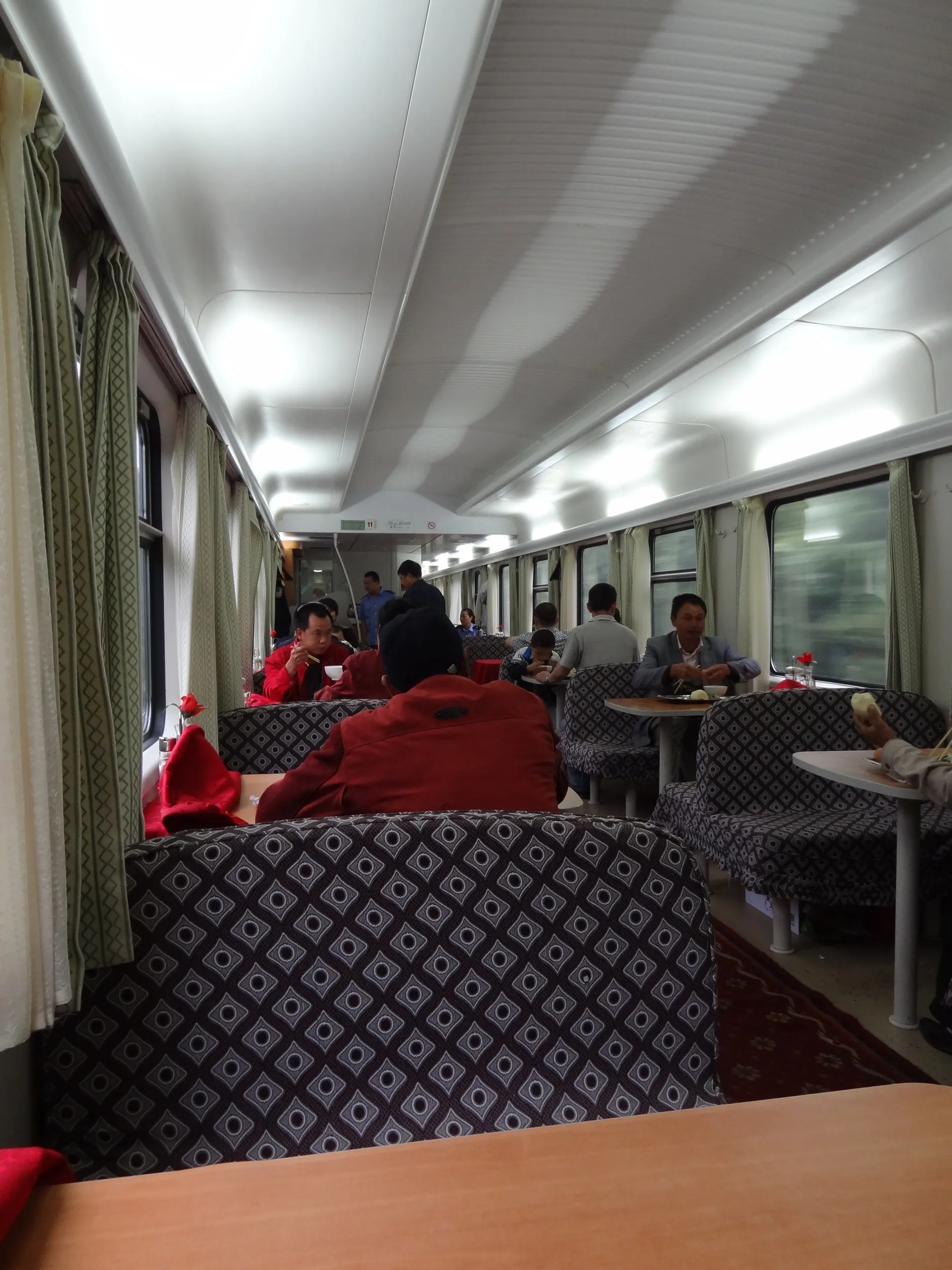 食堂車で朝食
