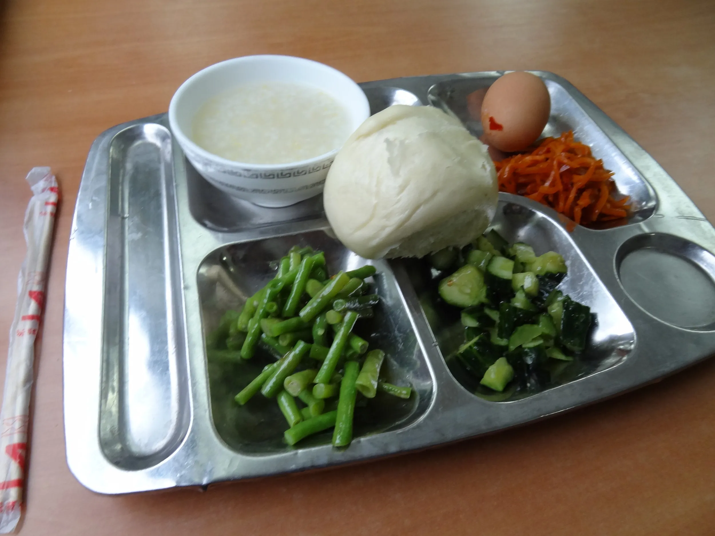 食堂車のヘルシーな朝食
