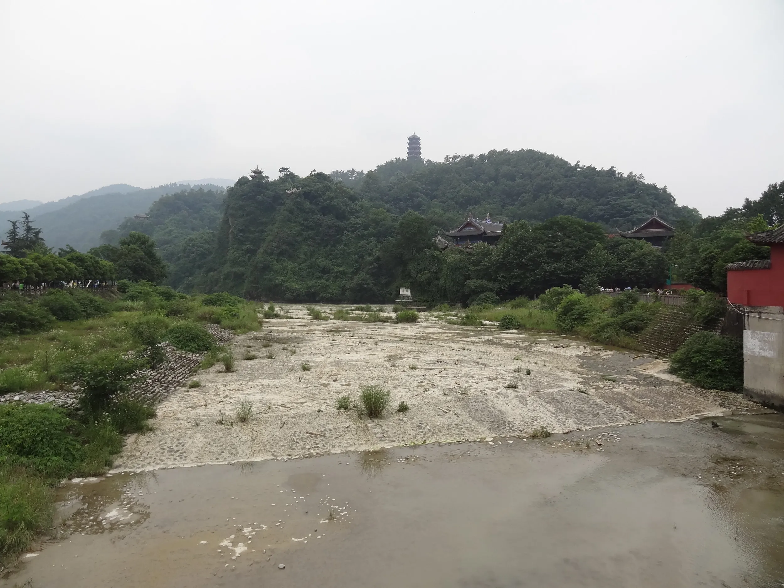 増水時に水が流れる水路