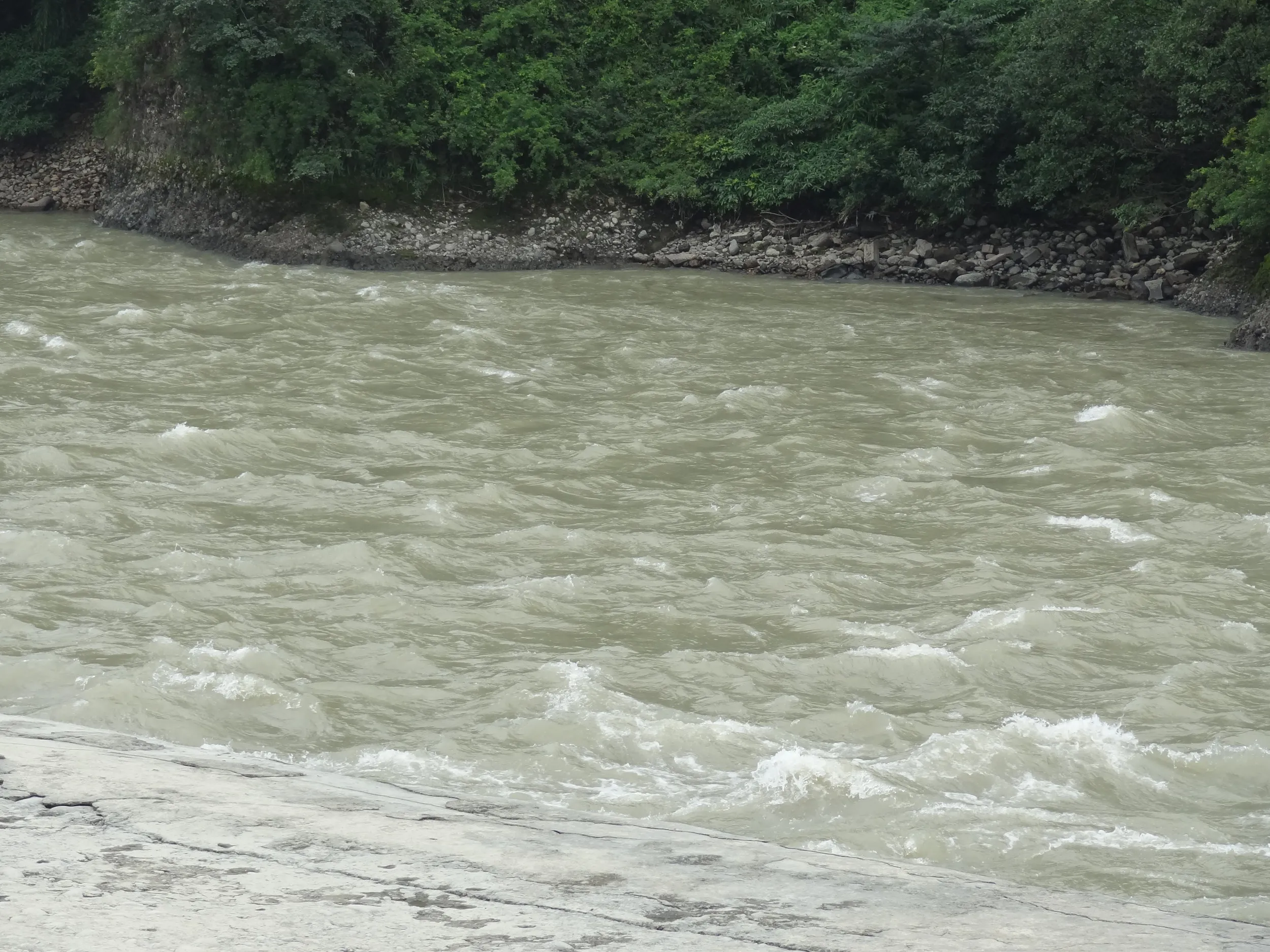 岷江の流れ