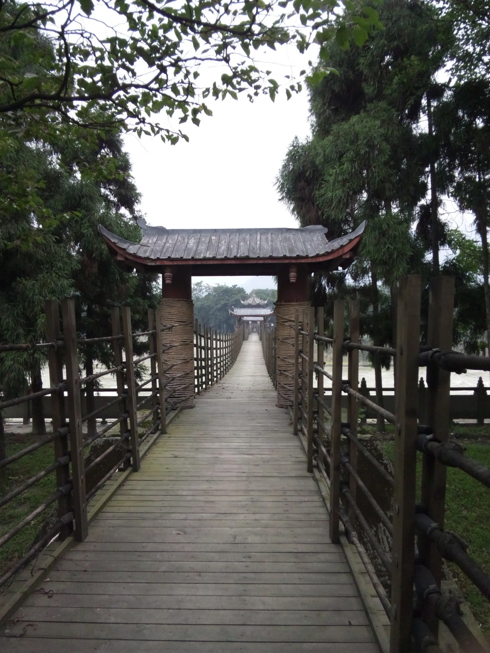 安瀾索橋の正面