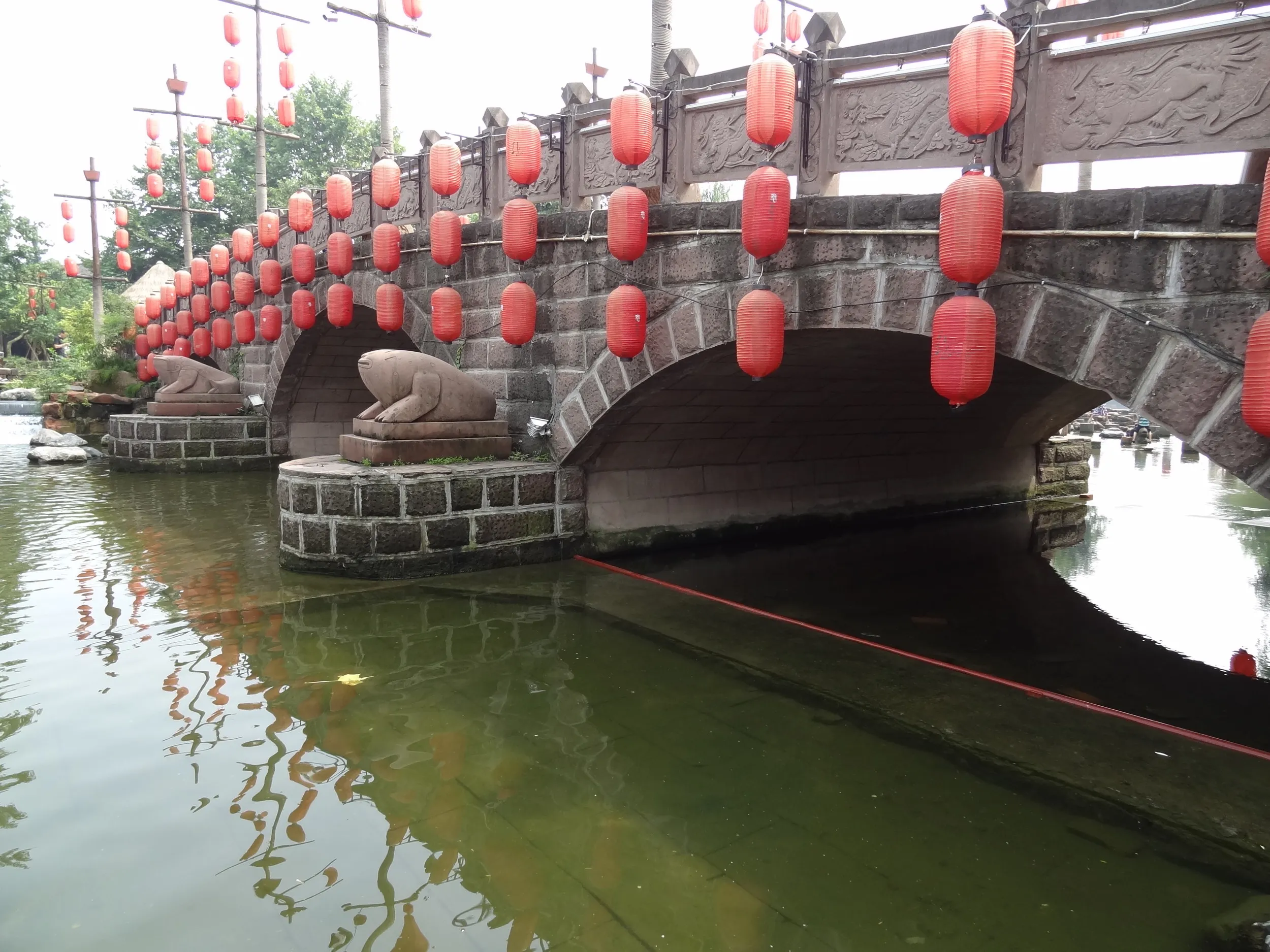 メイン通りの橋