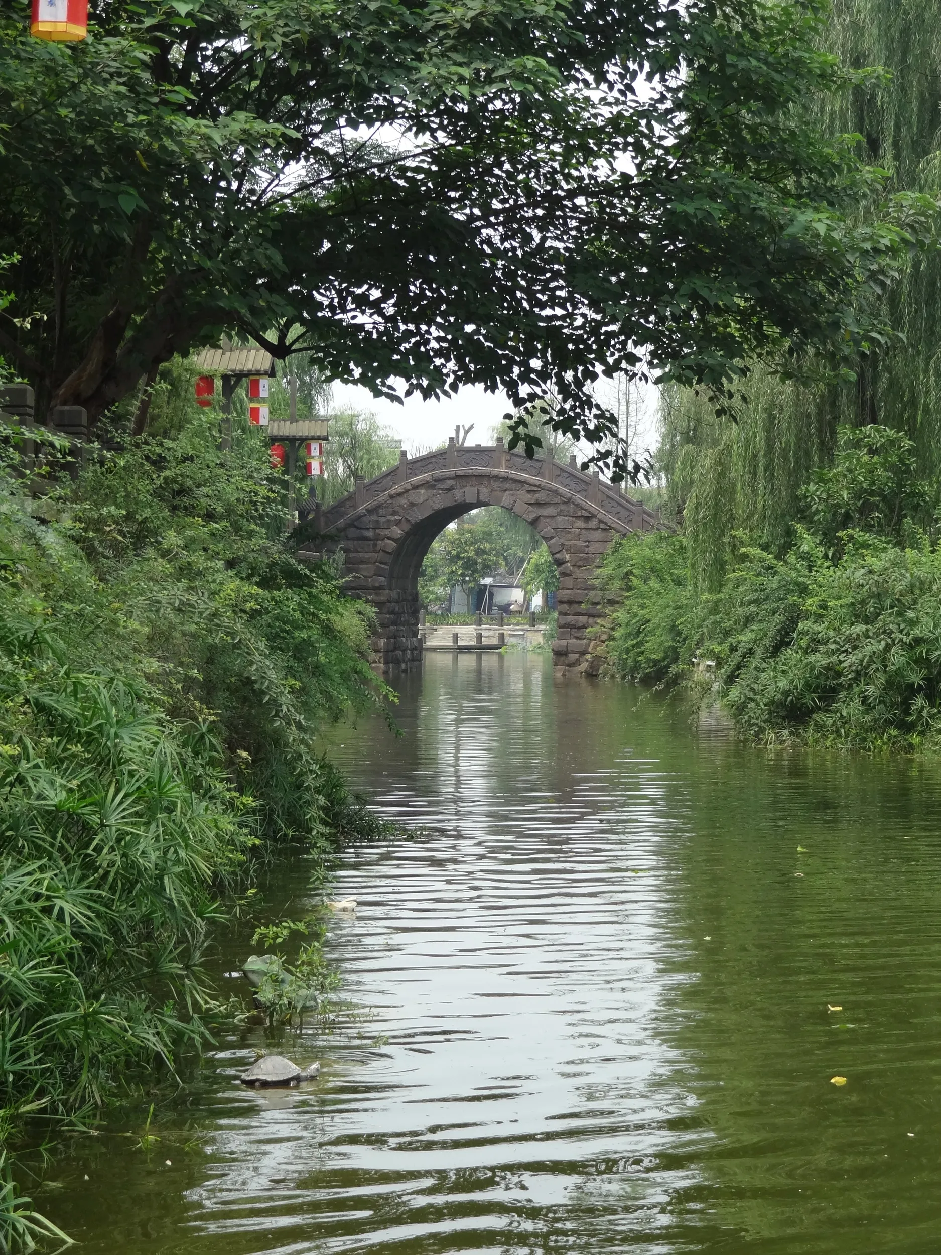 小川と眼鏡橋