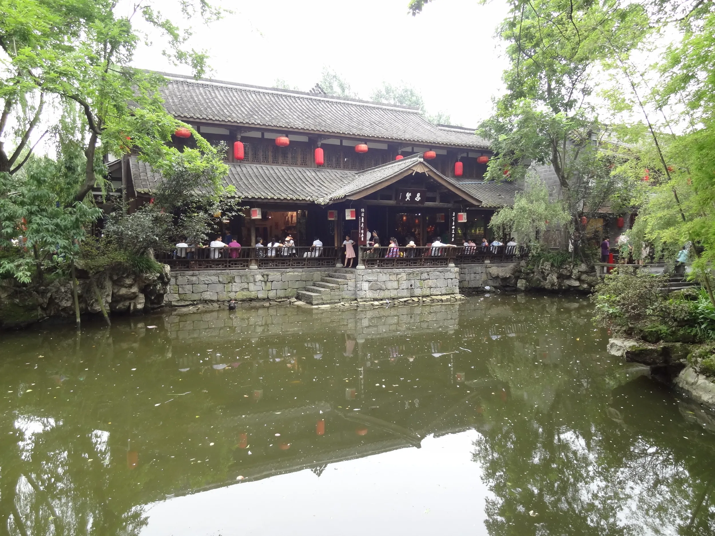 中国庭園と古風な建築