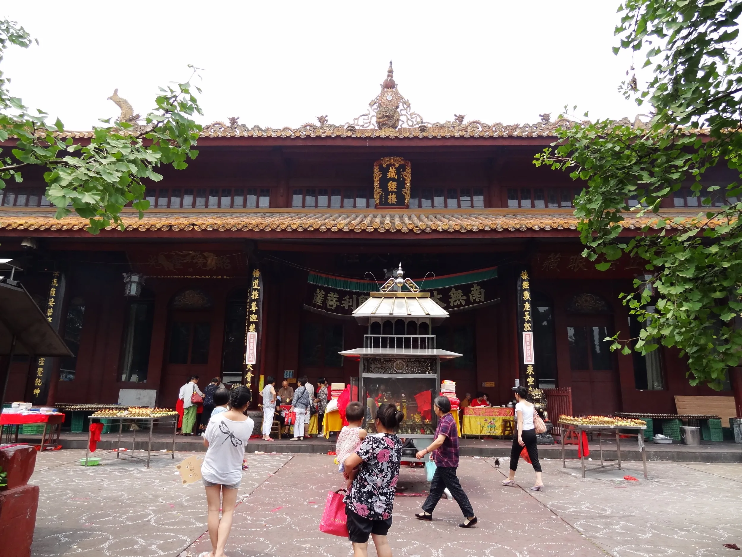寺院内の風景