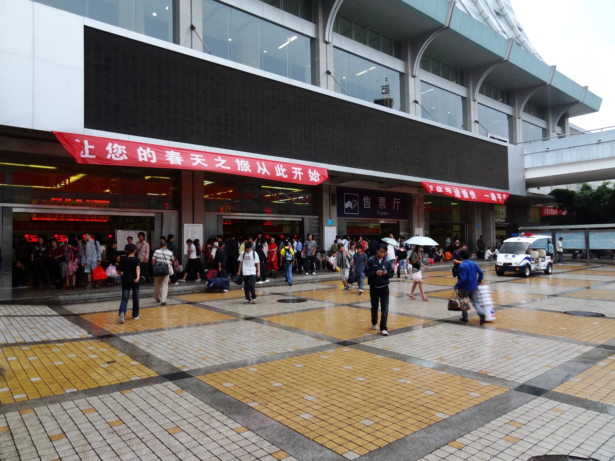 切符売り場前