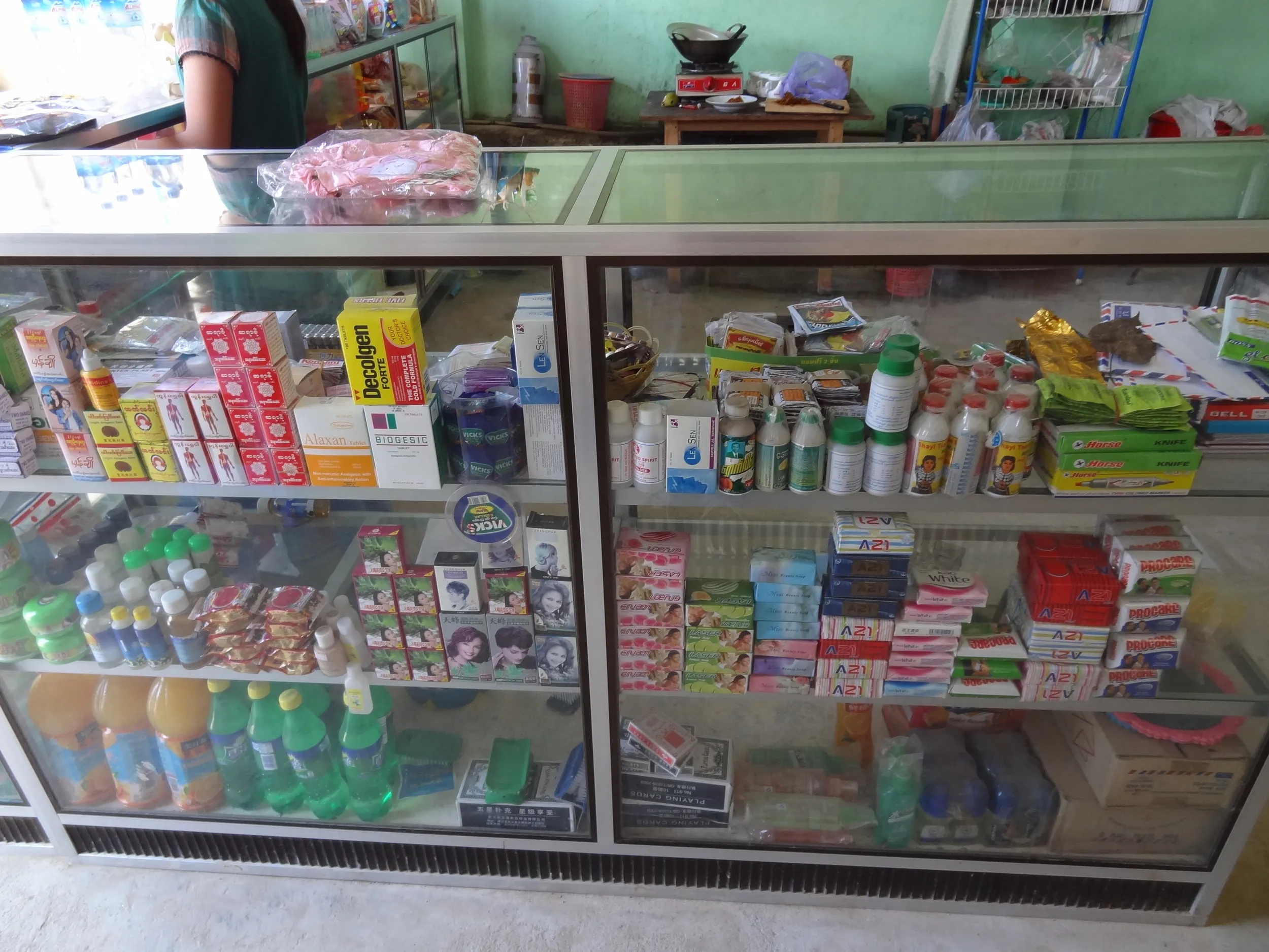 雑貨屋の中