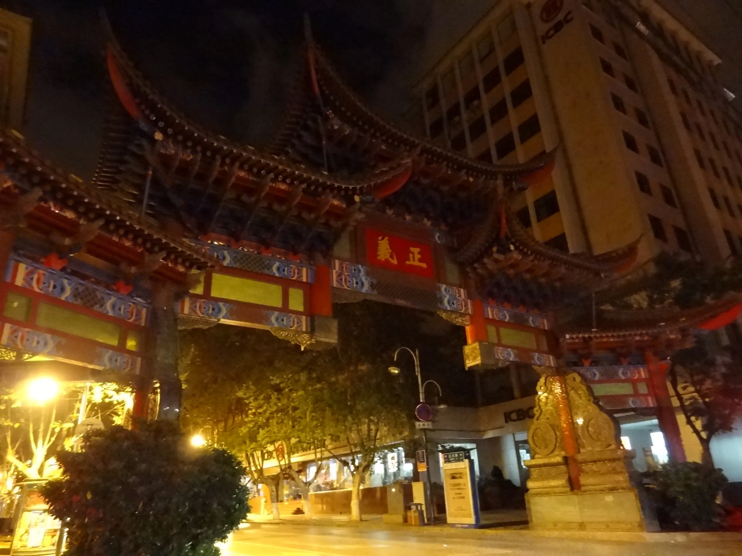 人民西路沿いの風景