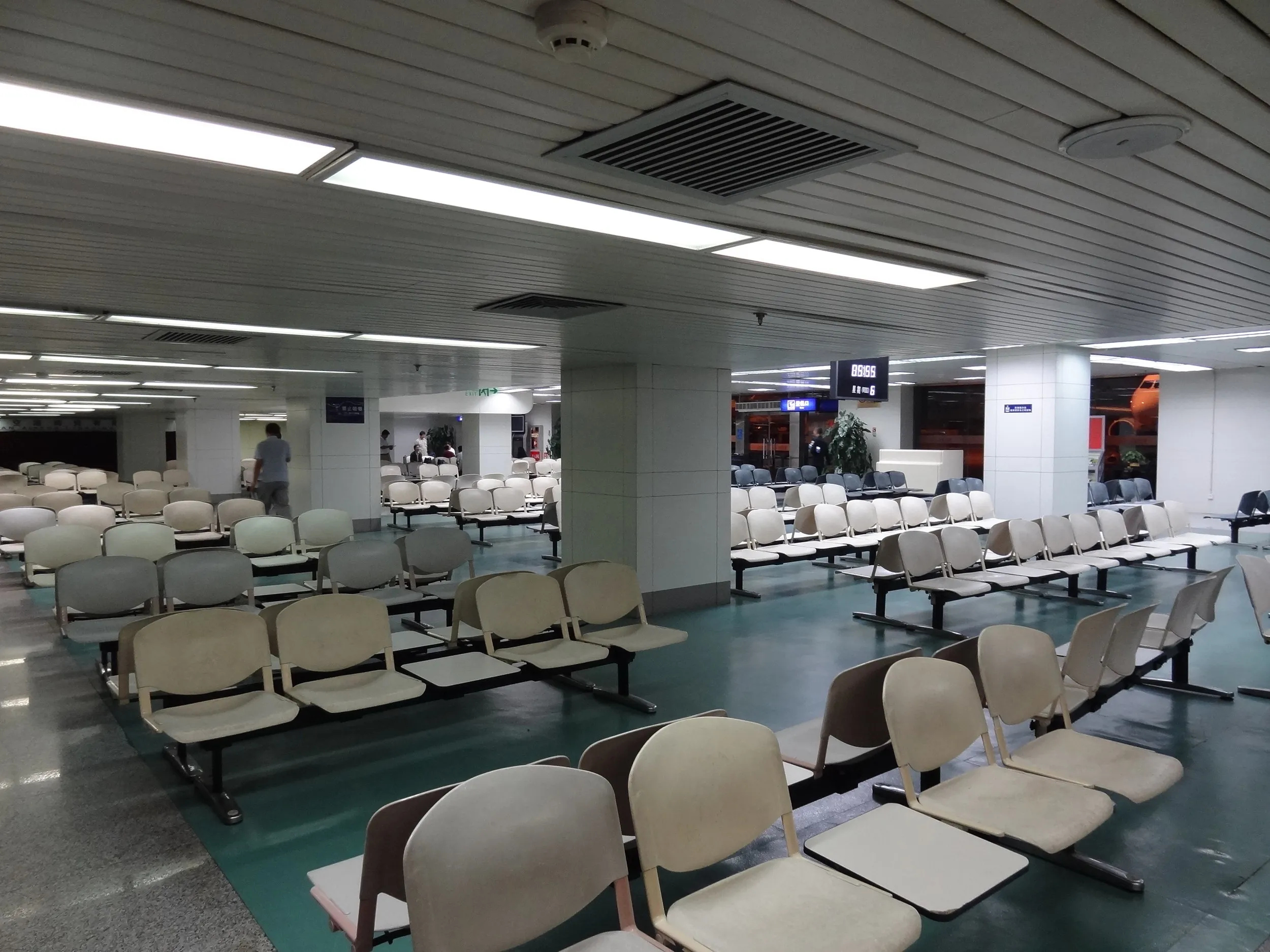 出発ロビー