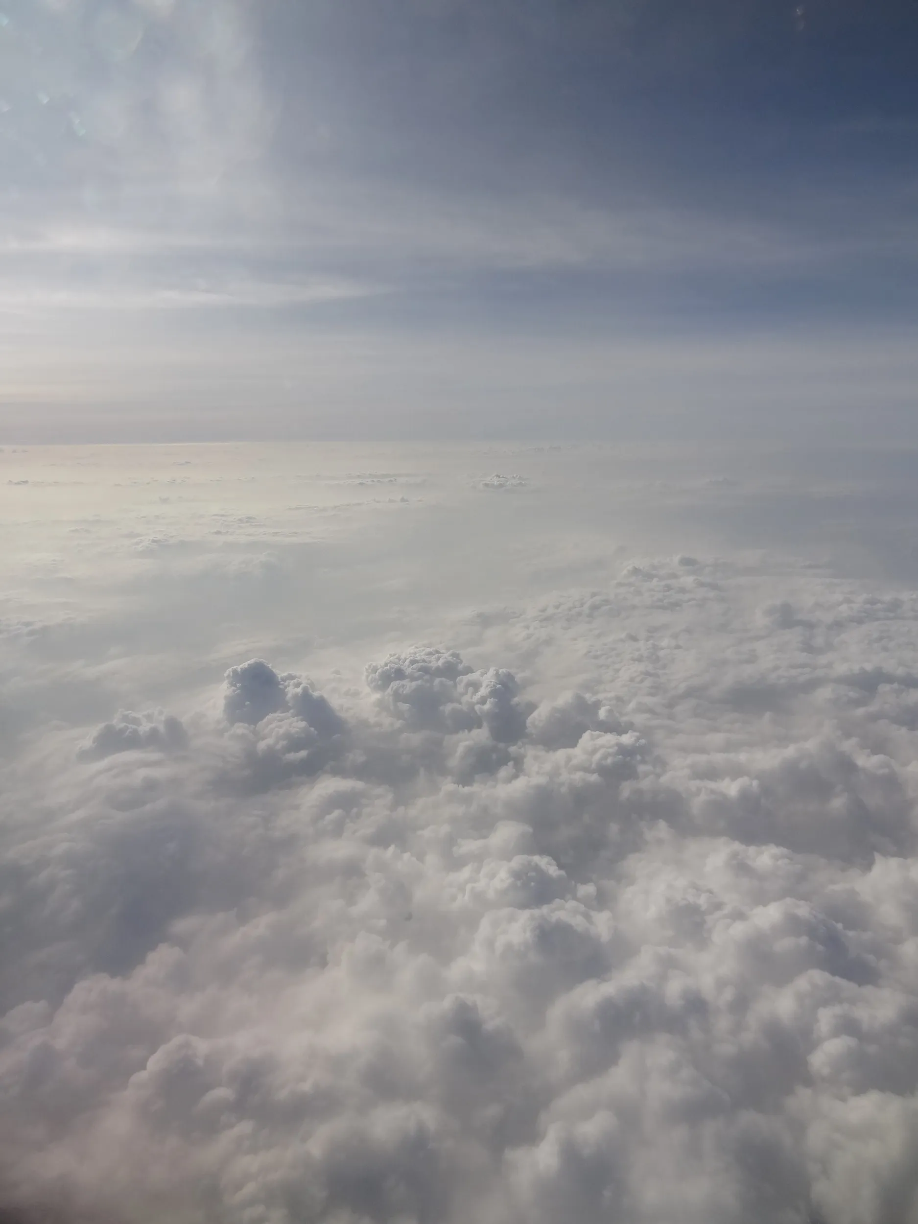 中国国際航空の窓から見た雲海