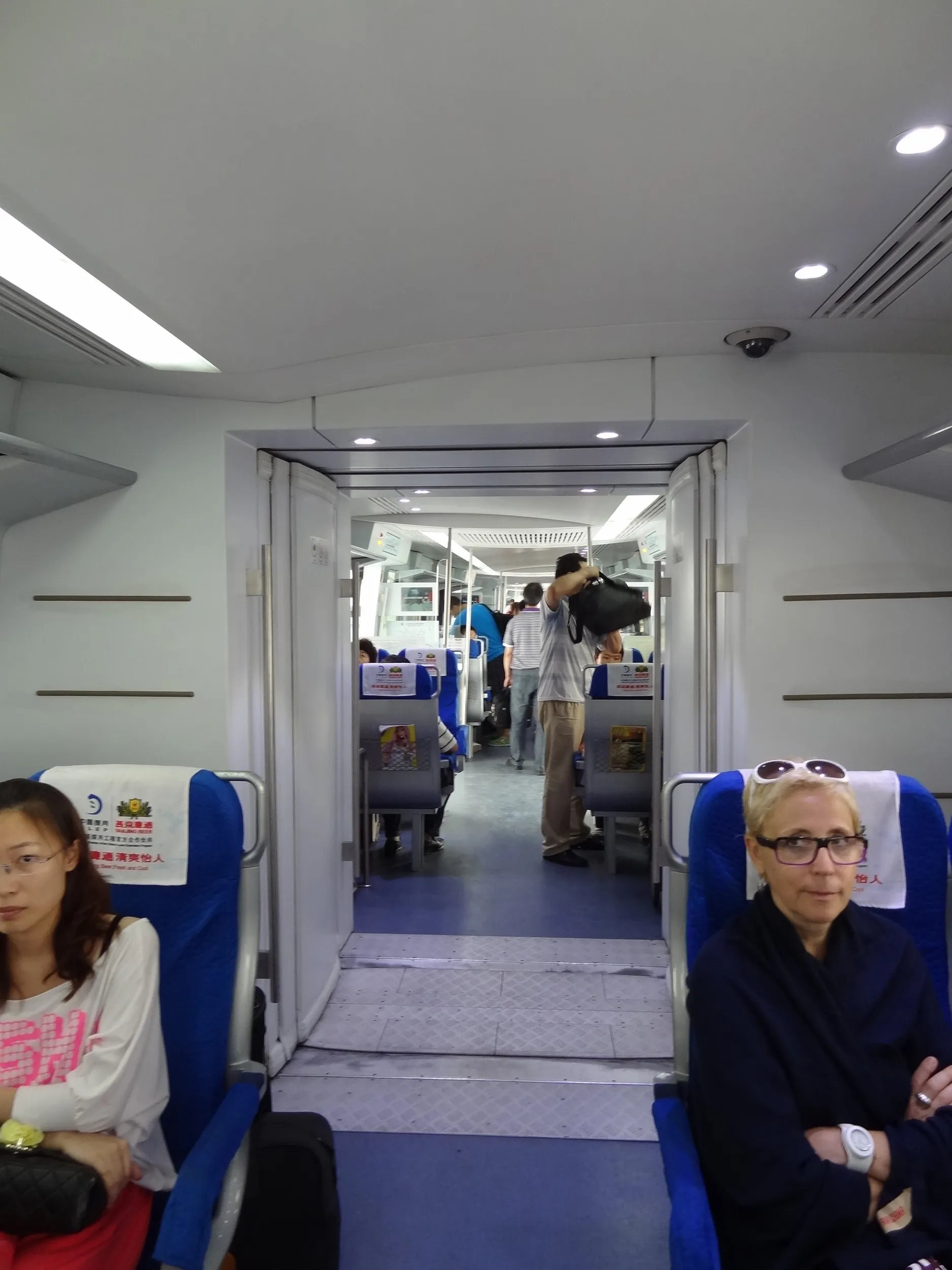 快軌(地下鉄)の車両の内部