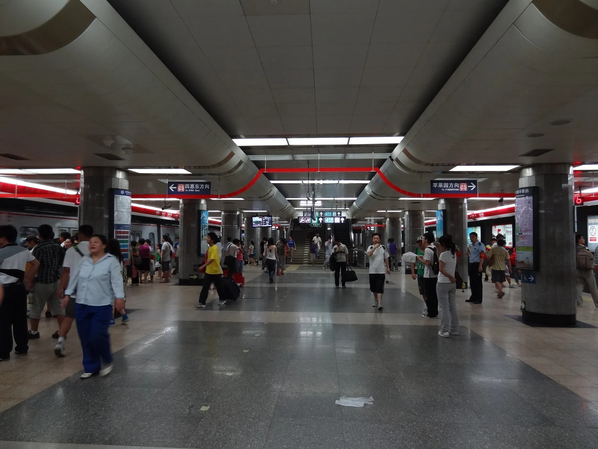 地下鉄1号線の西単駅