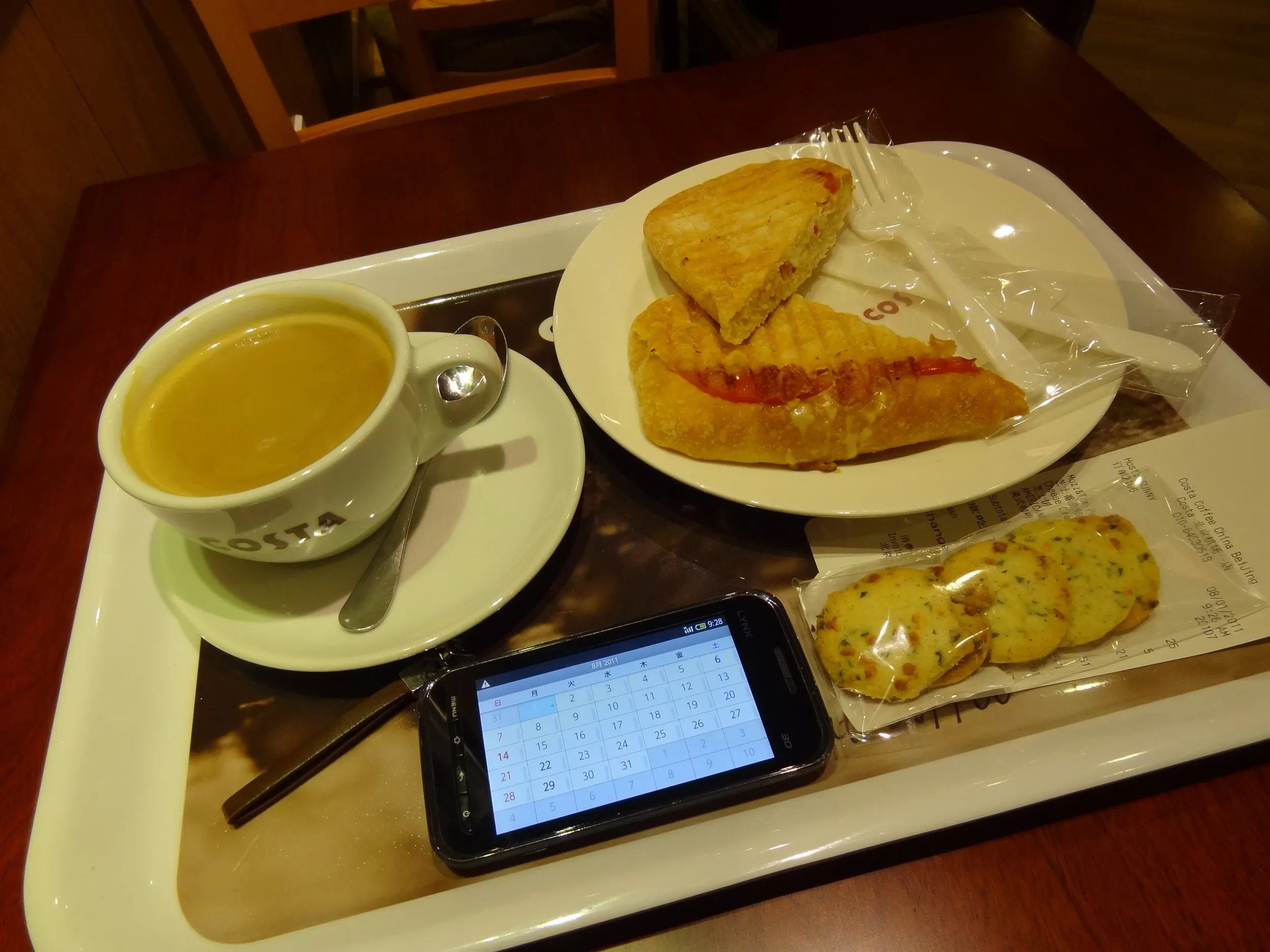 空港の喫茶店で朝食