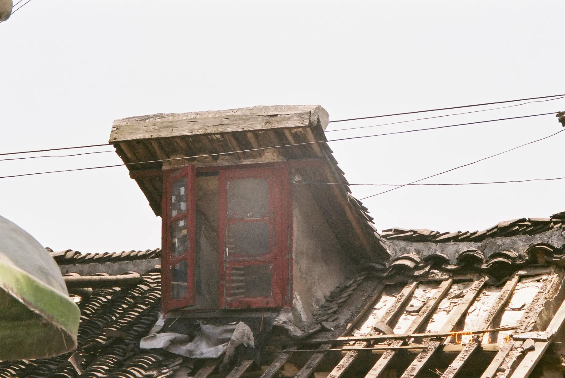 中国旅行記@上海万博前の上南路の風景。出窓のある家